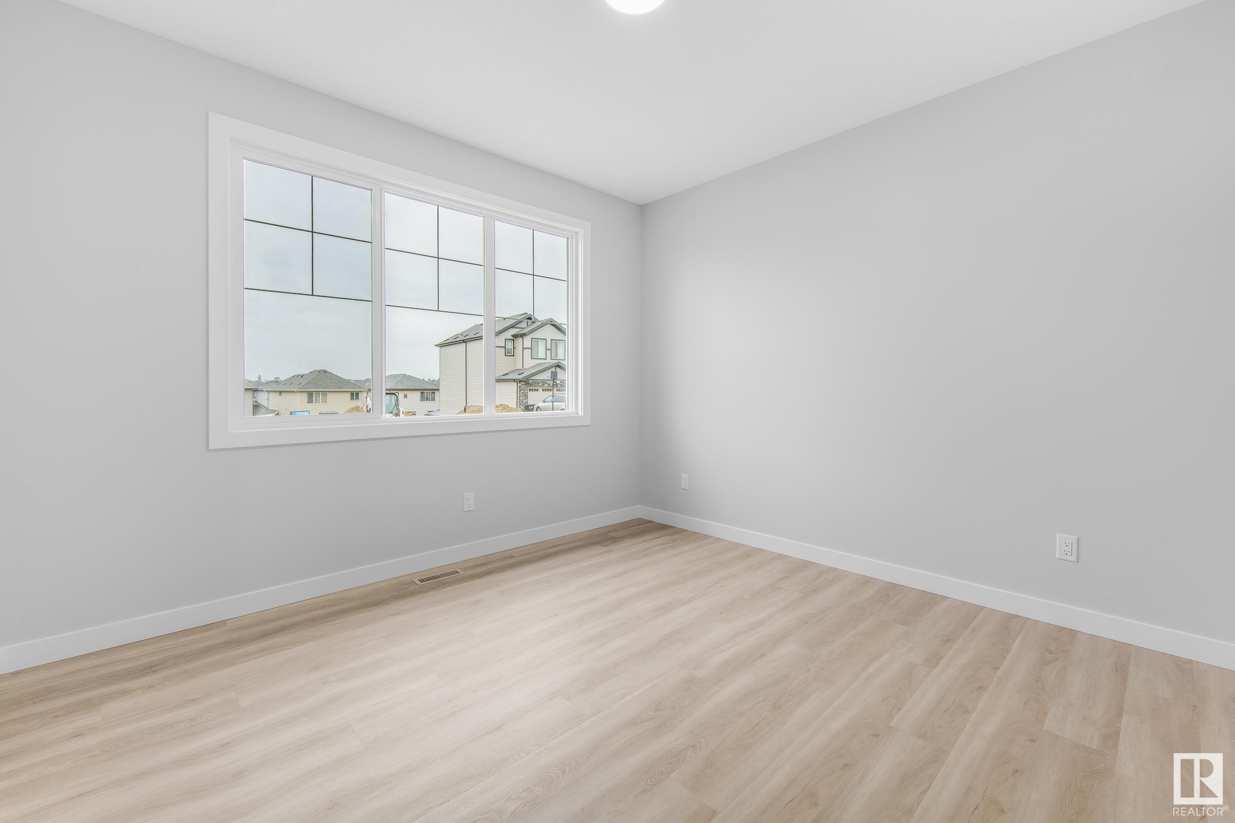 9348 221 ST NW