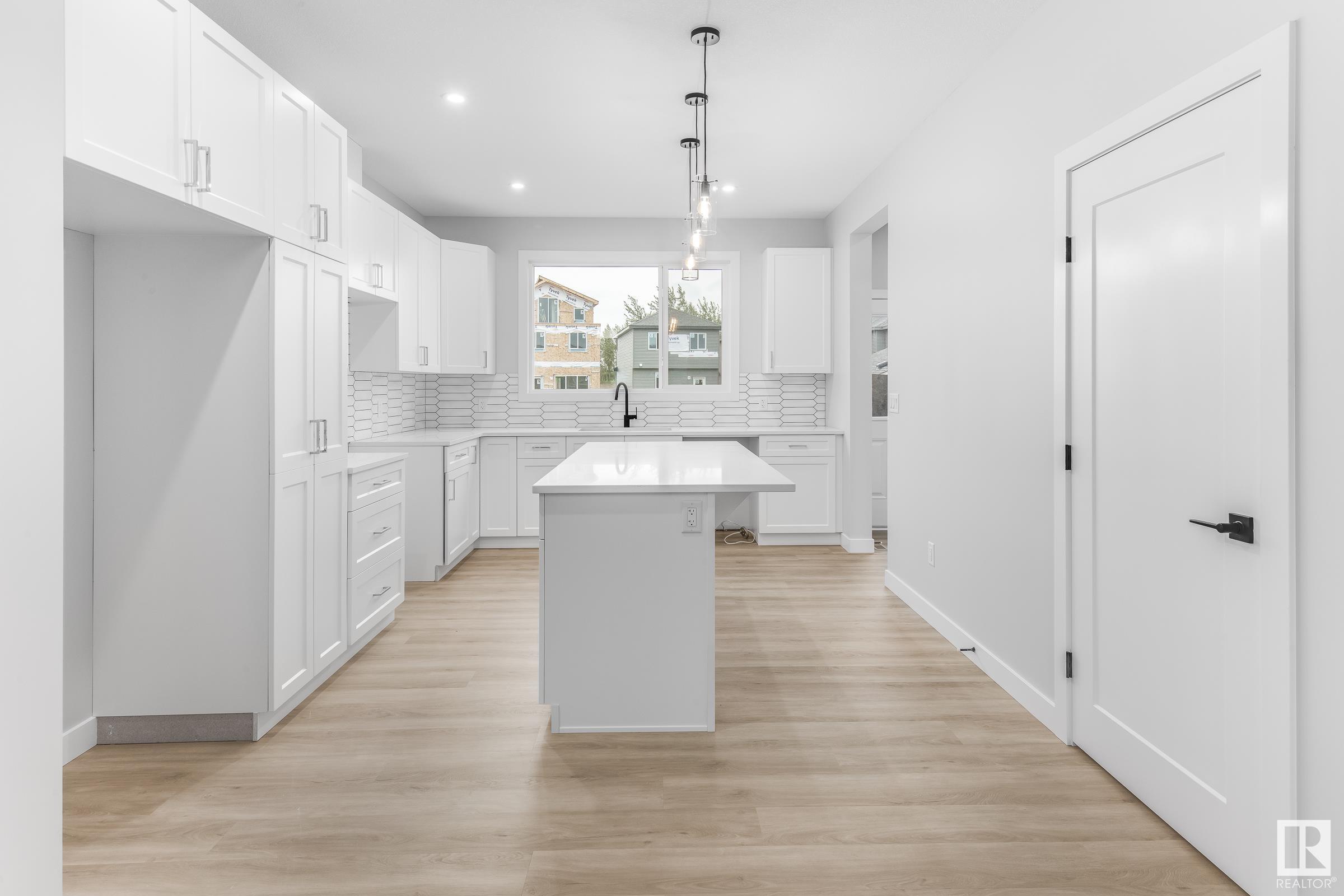9348 221 ST NW