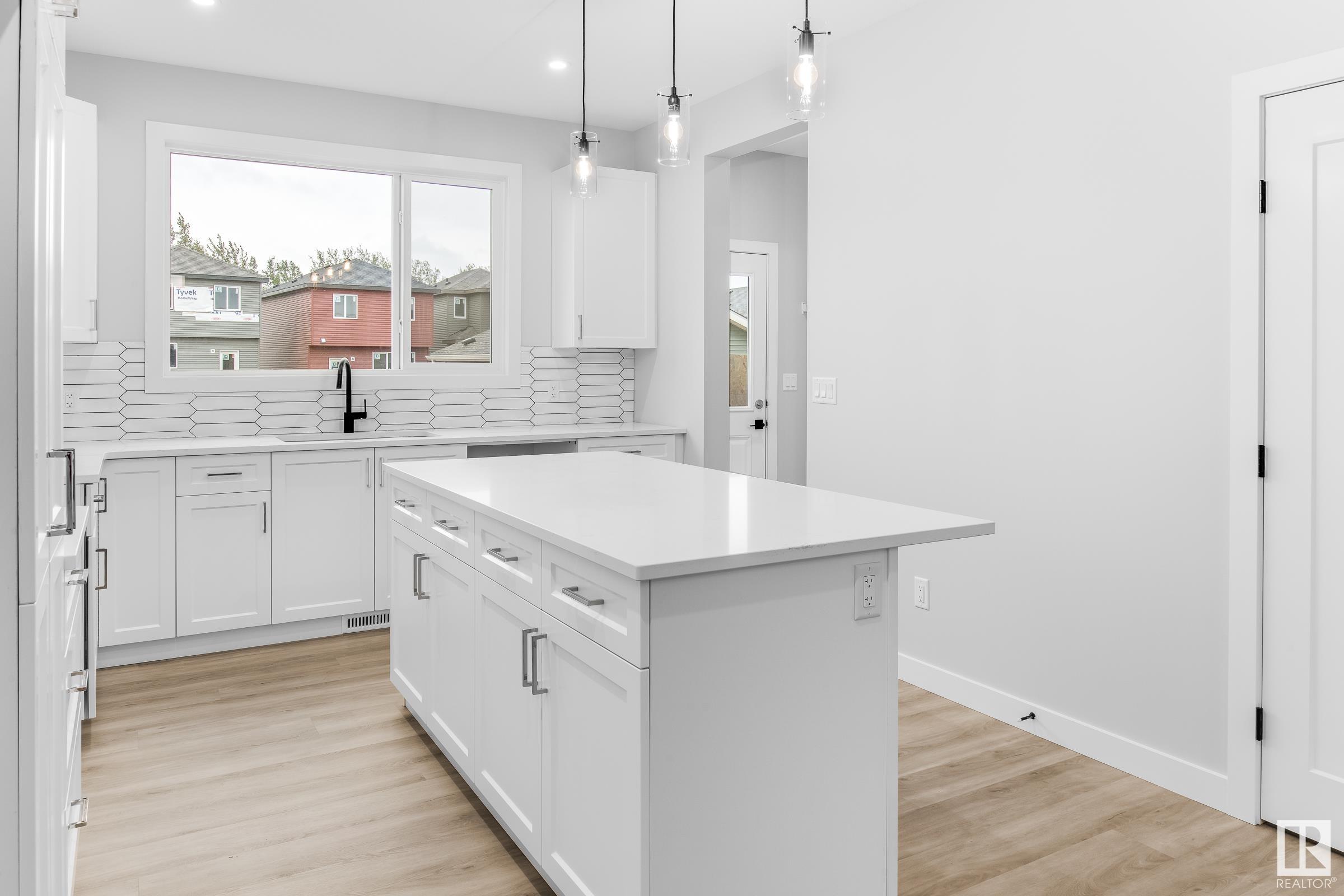 9348 221 ST NW