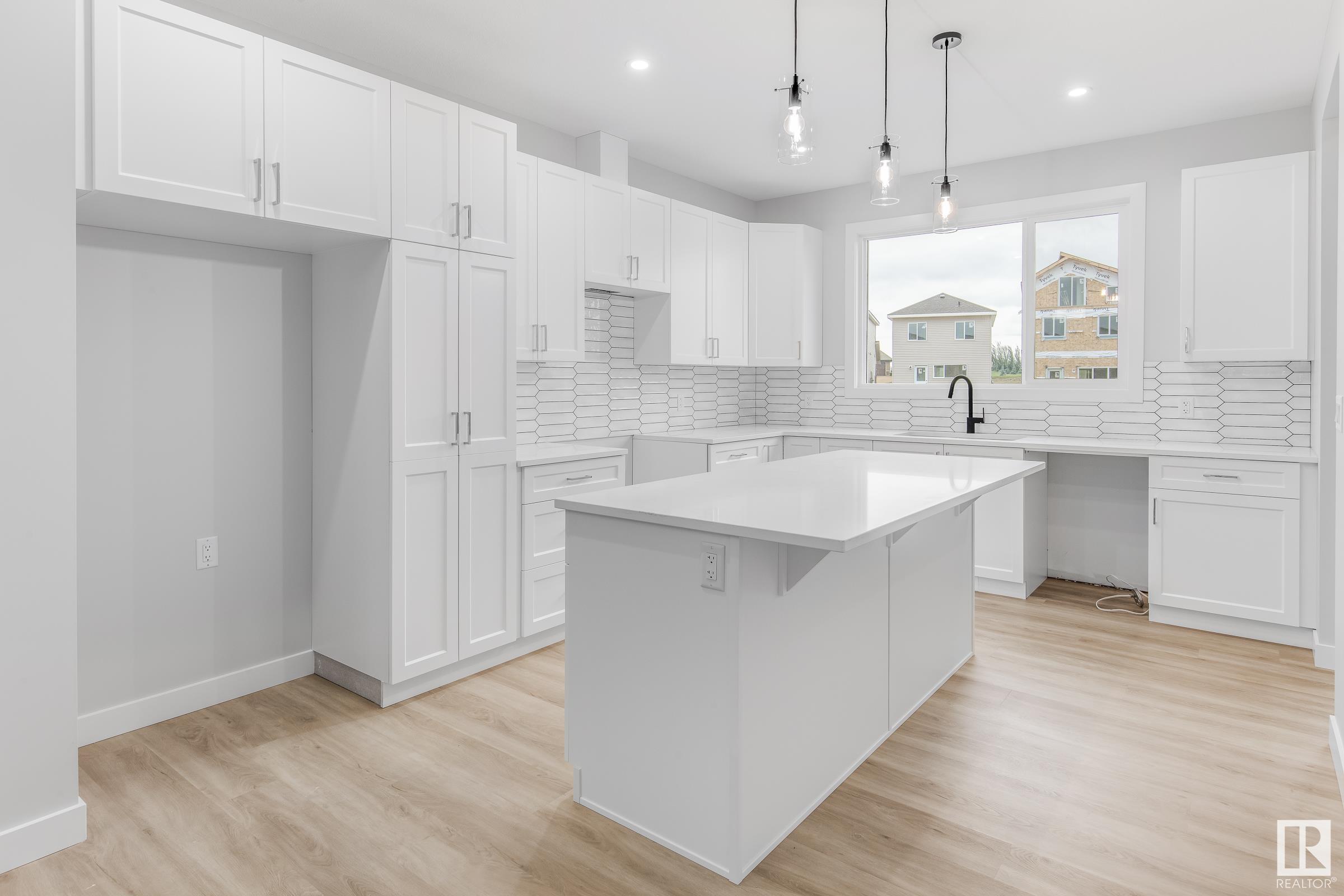 9348 221 ST NW