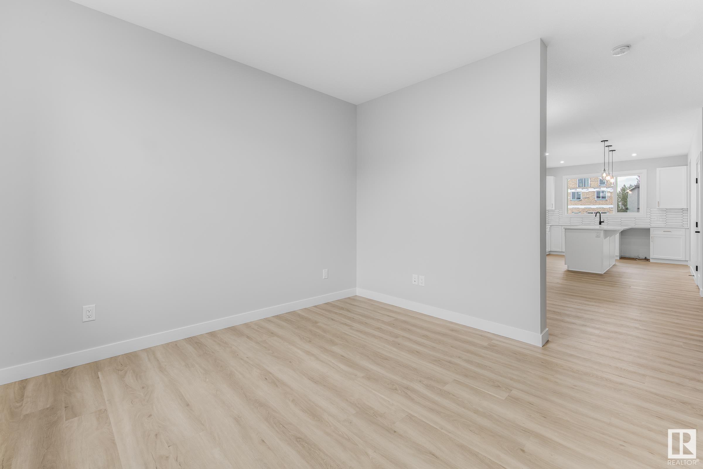 9348 221 ST NW