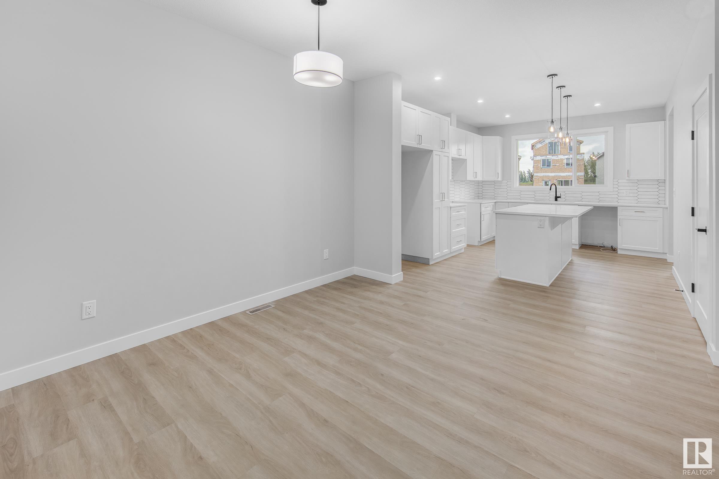 9348 221 ST NW