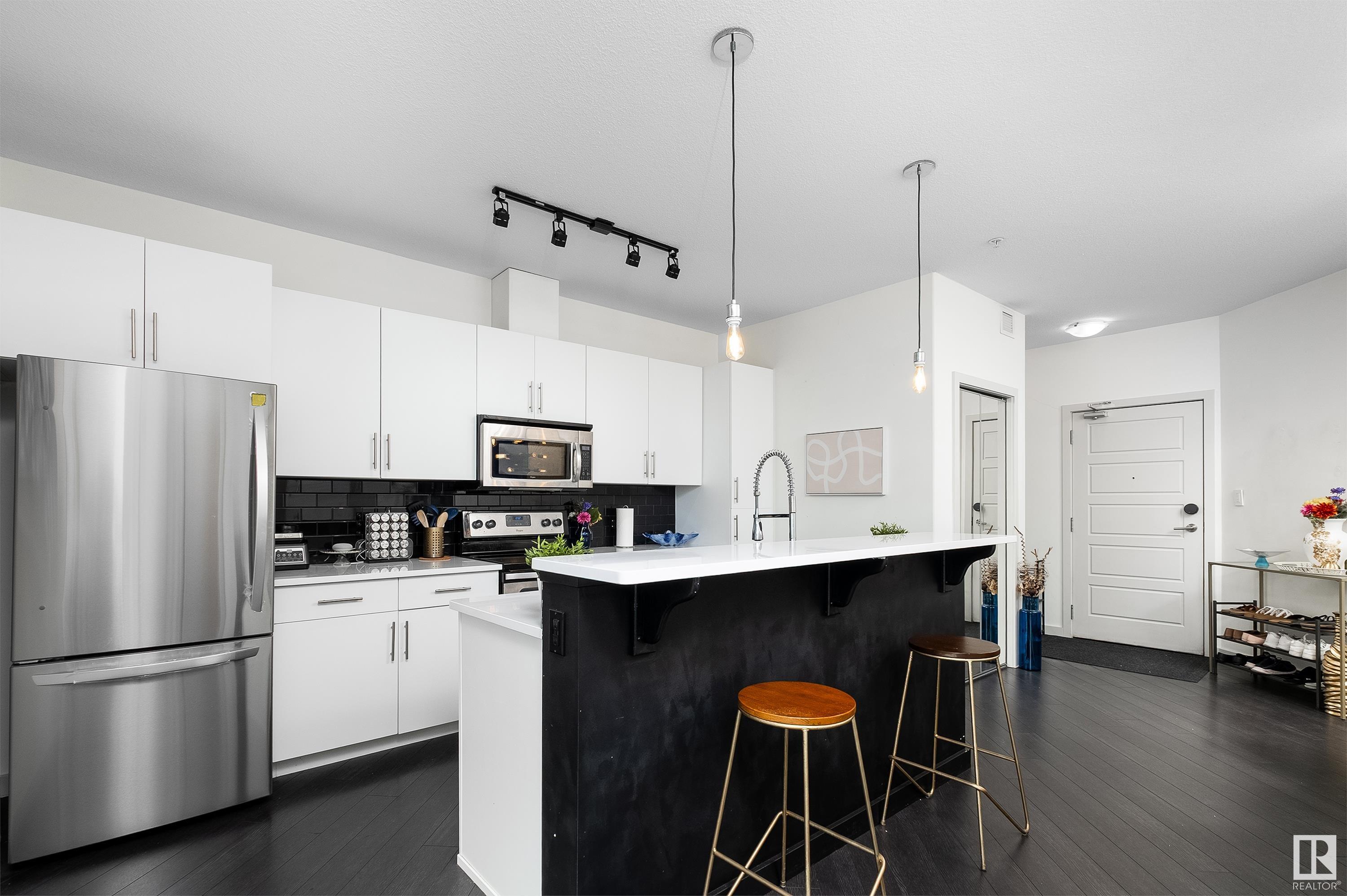 #438 308 Ambleside LI NW