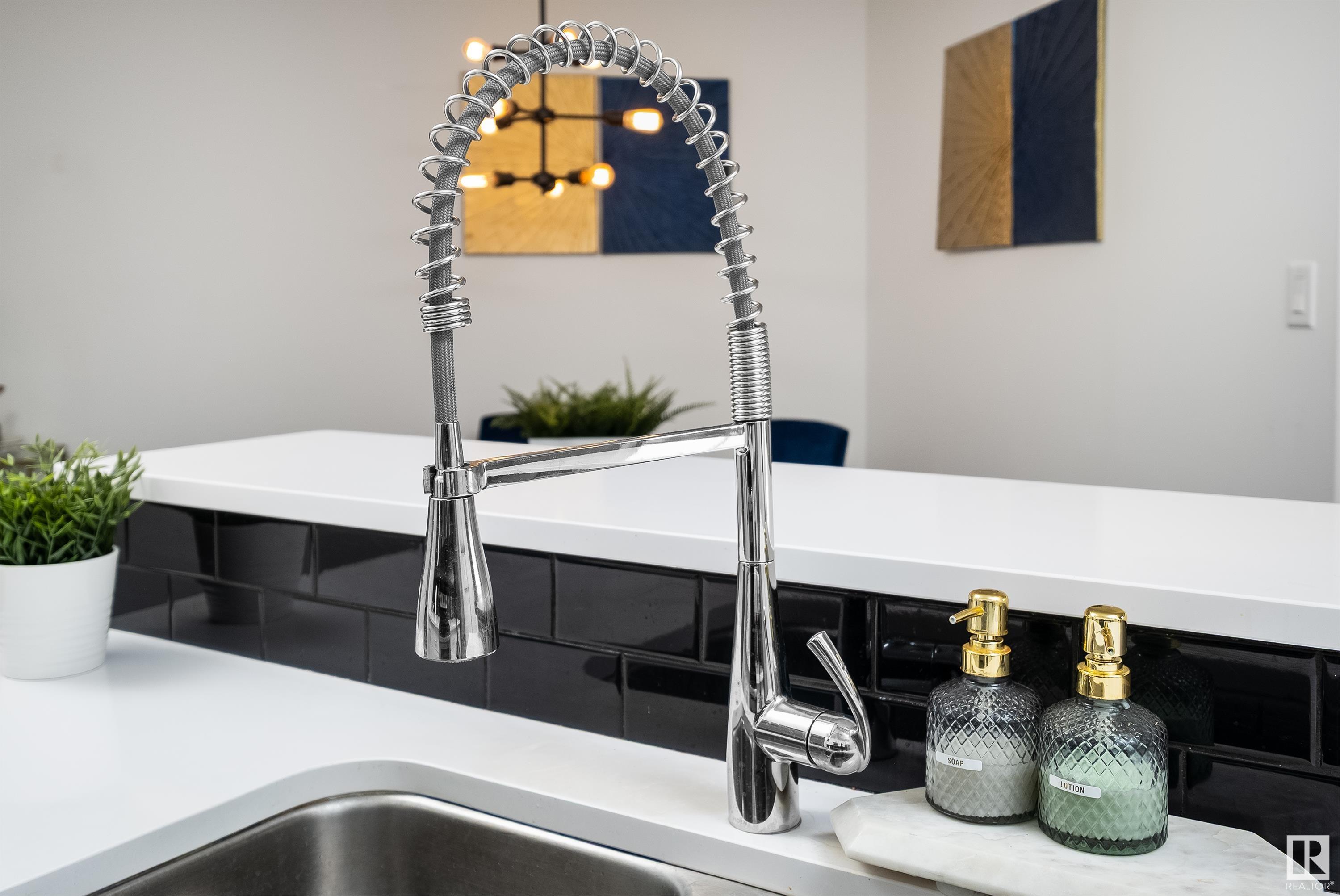 #438 308 Ambleside LI NW