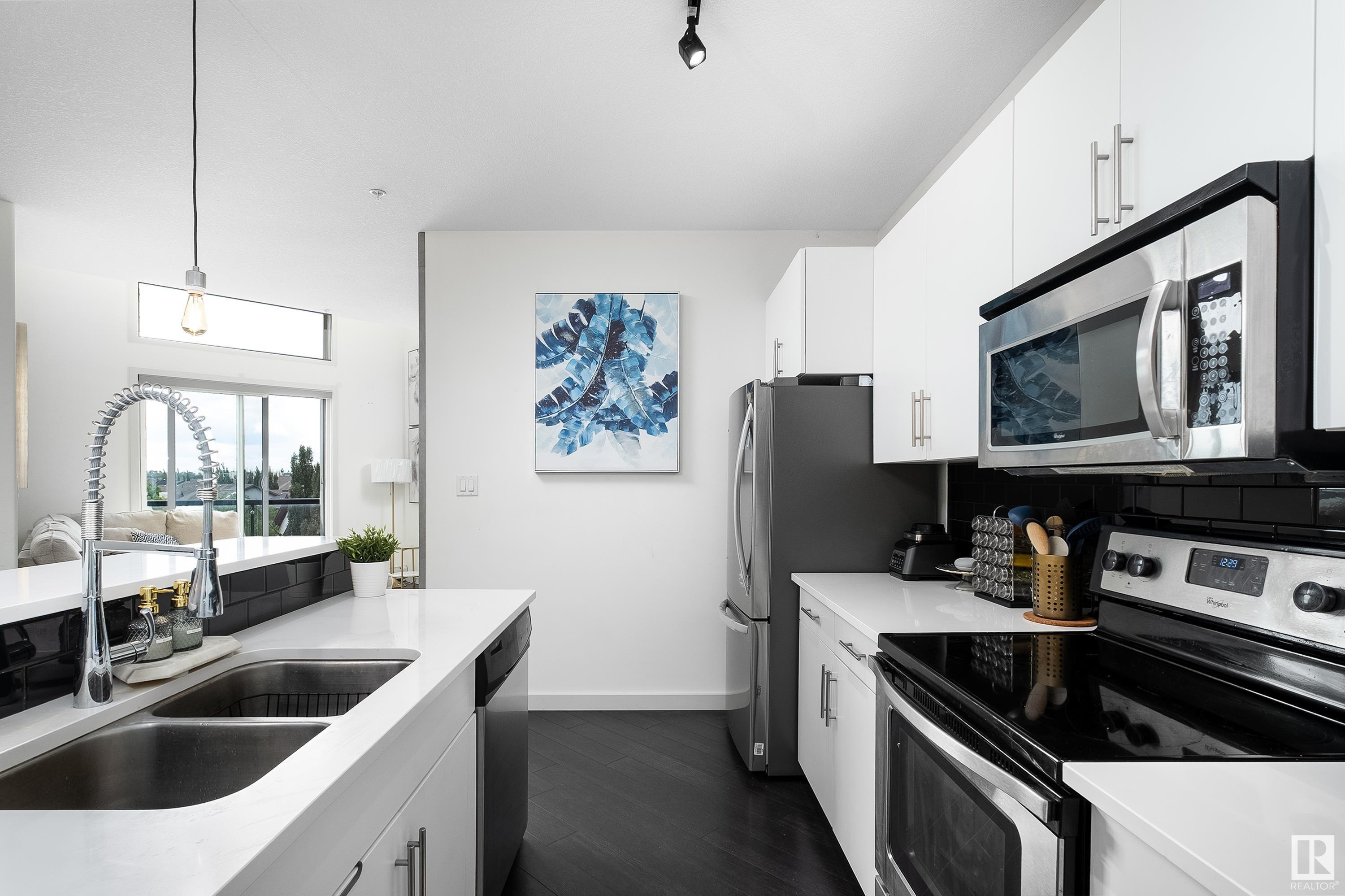 #438 308 Ambleside LI NW