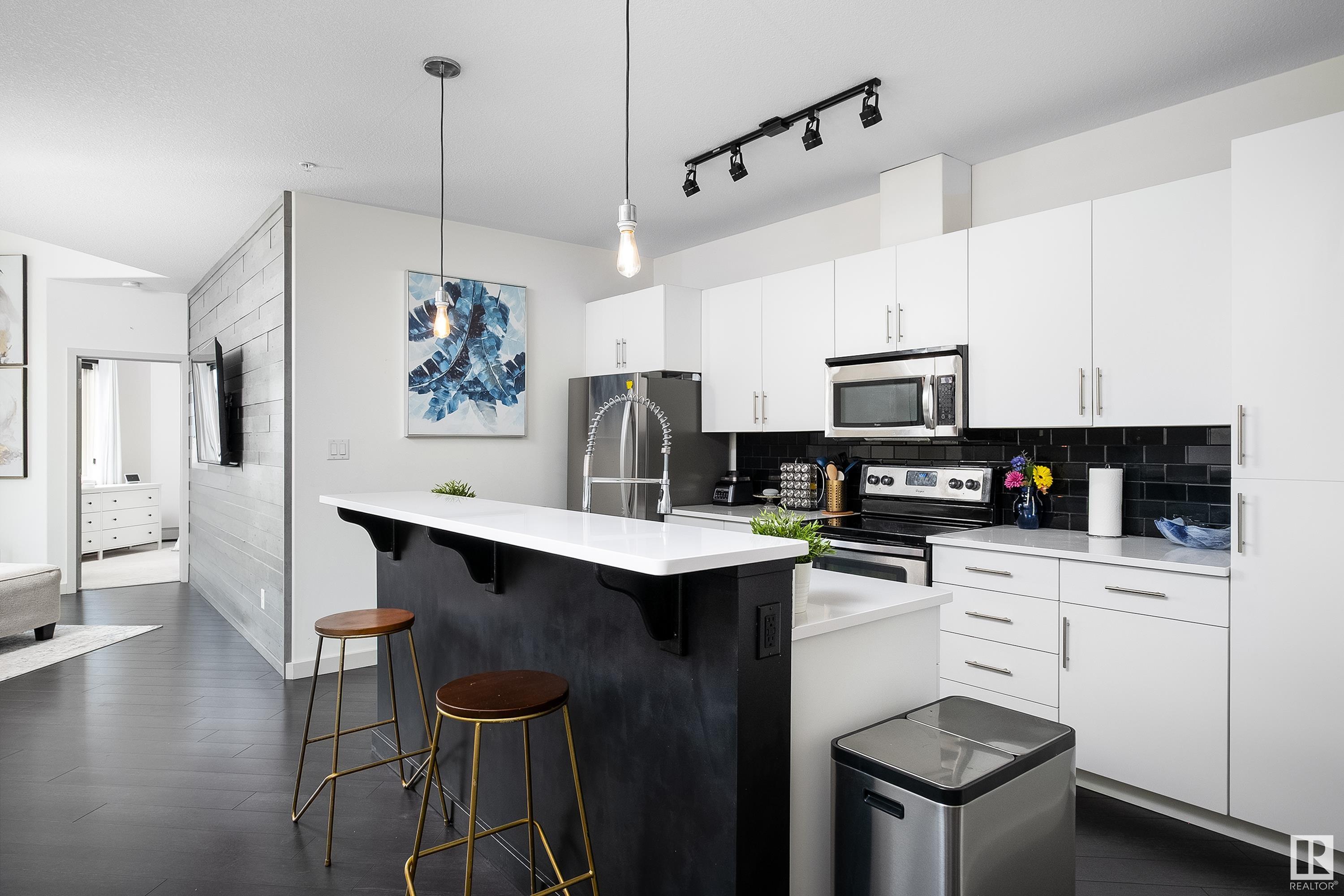 #438 308 Ambleside LI NW