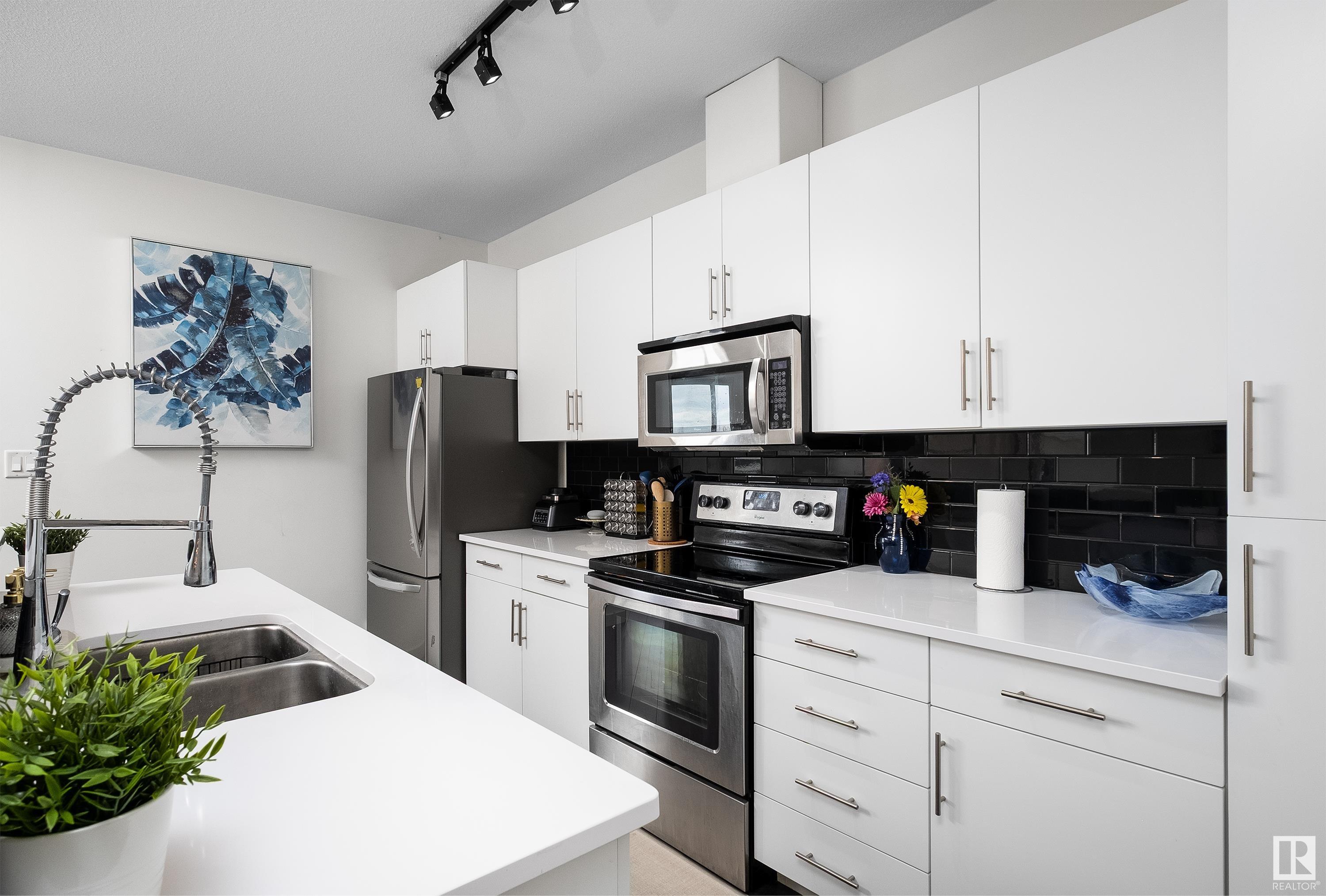 #438 308 Ambleside LI NW