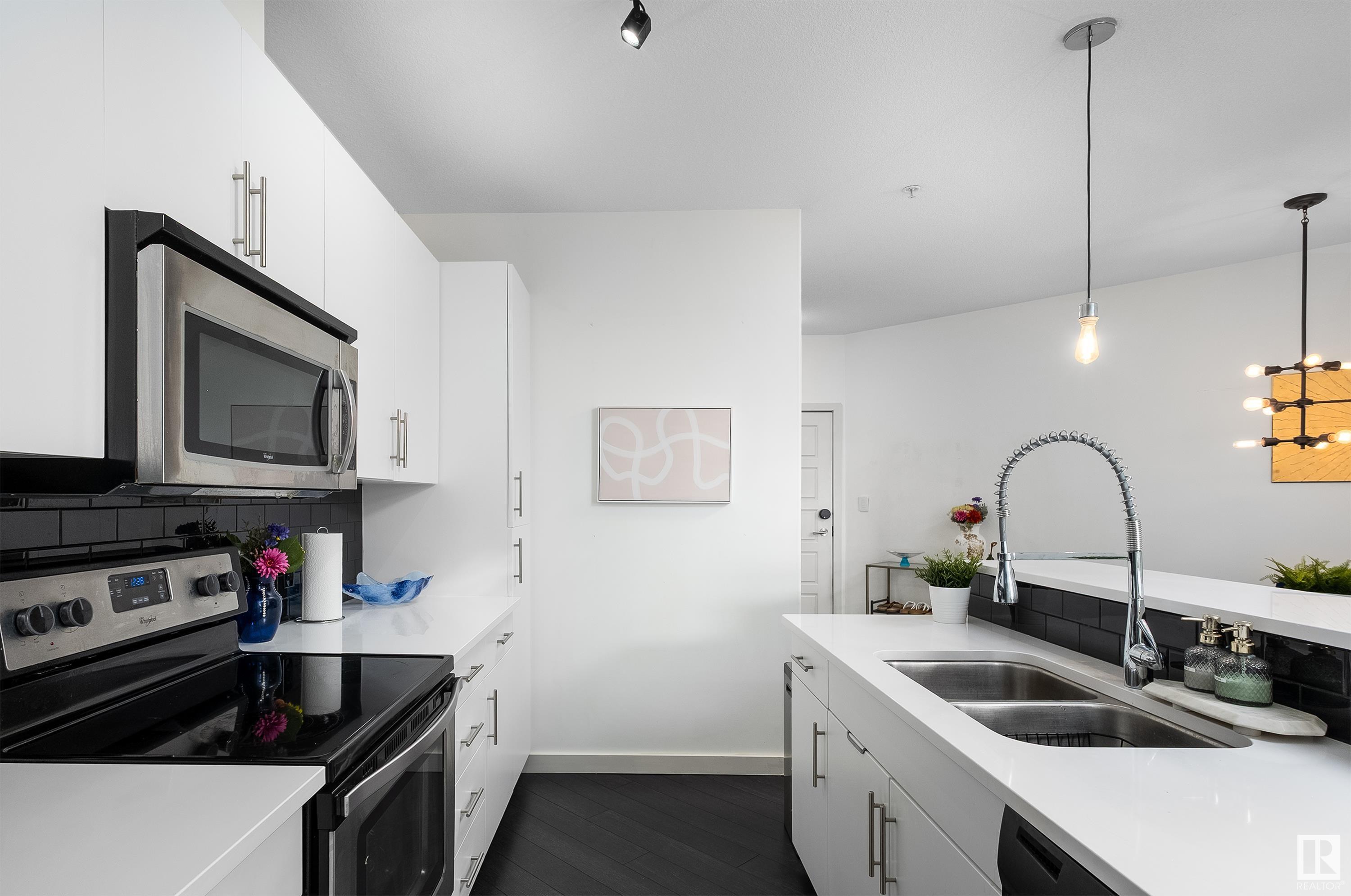#438 308 Ambleside LI NW