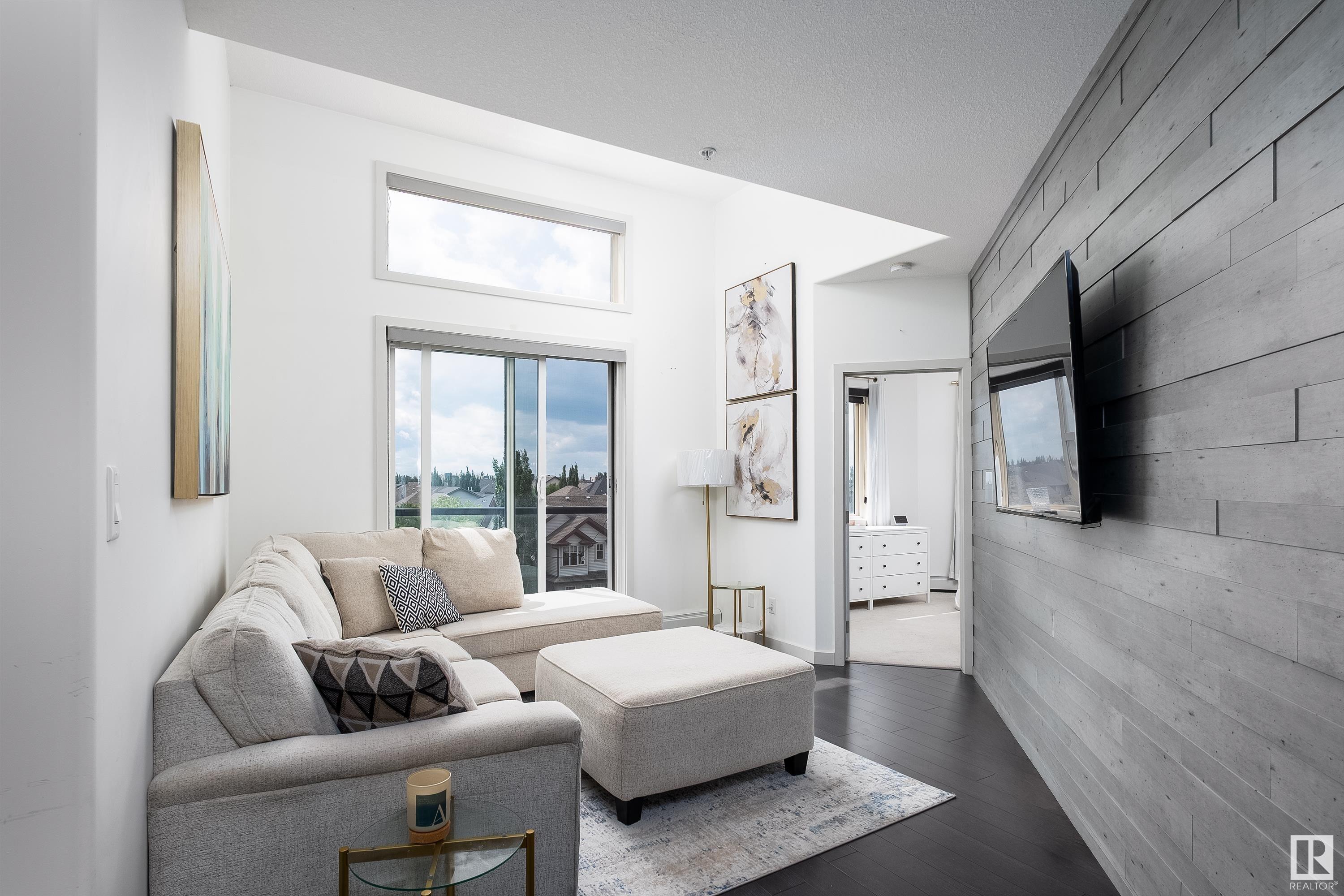 #438 308 Ambleside LI NW