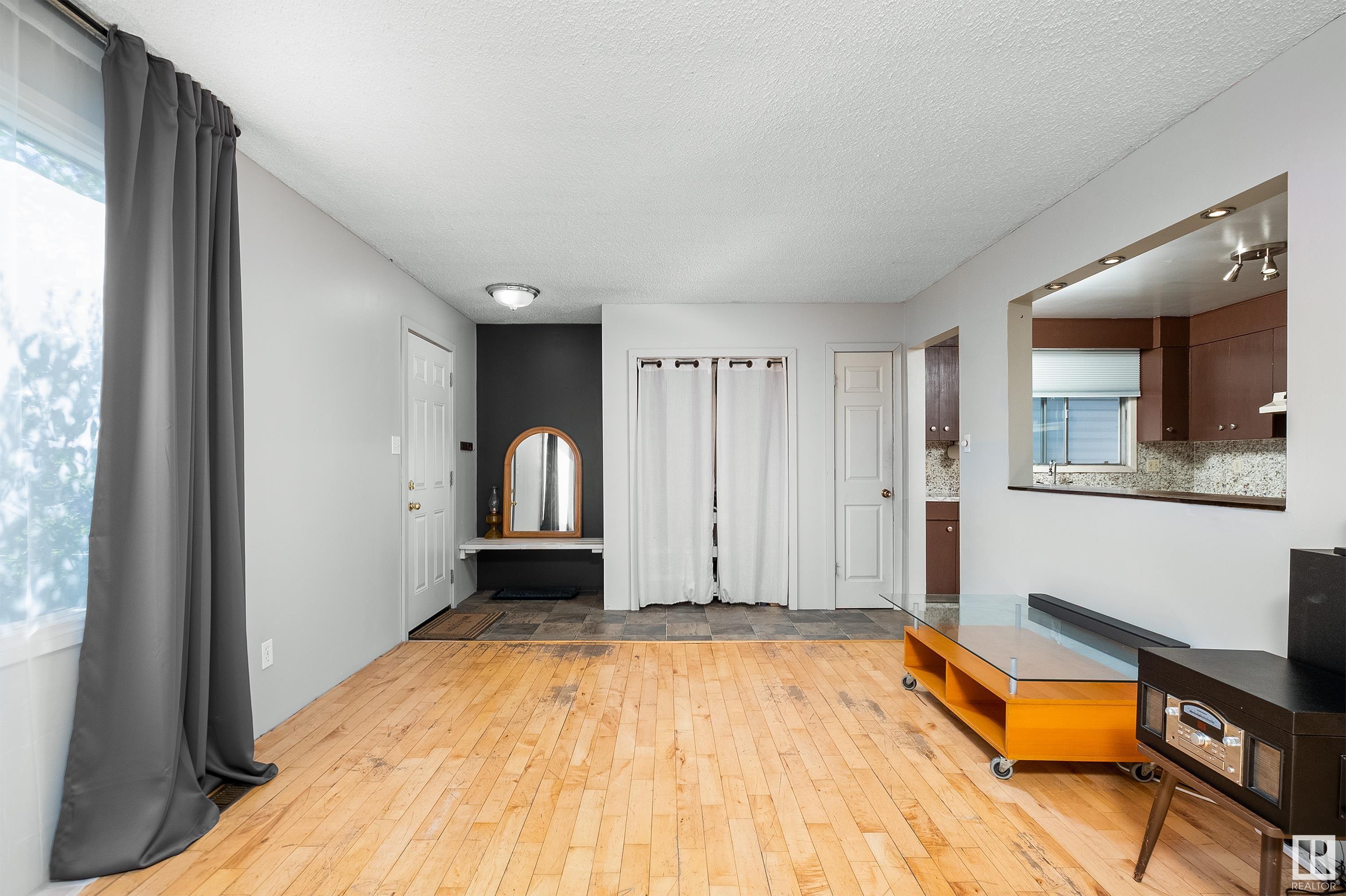 11406 81 ST NW