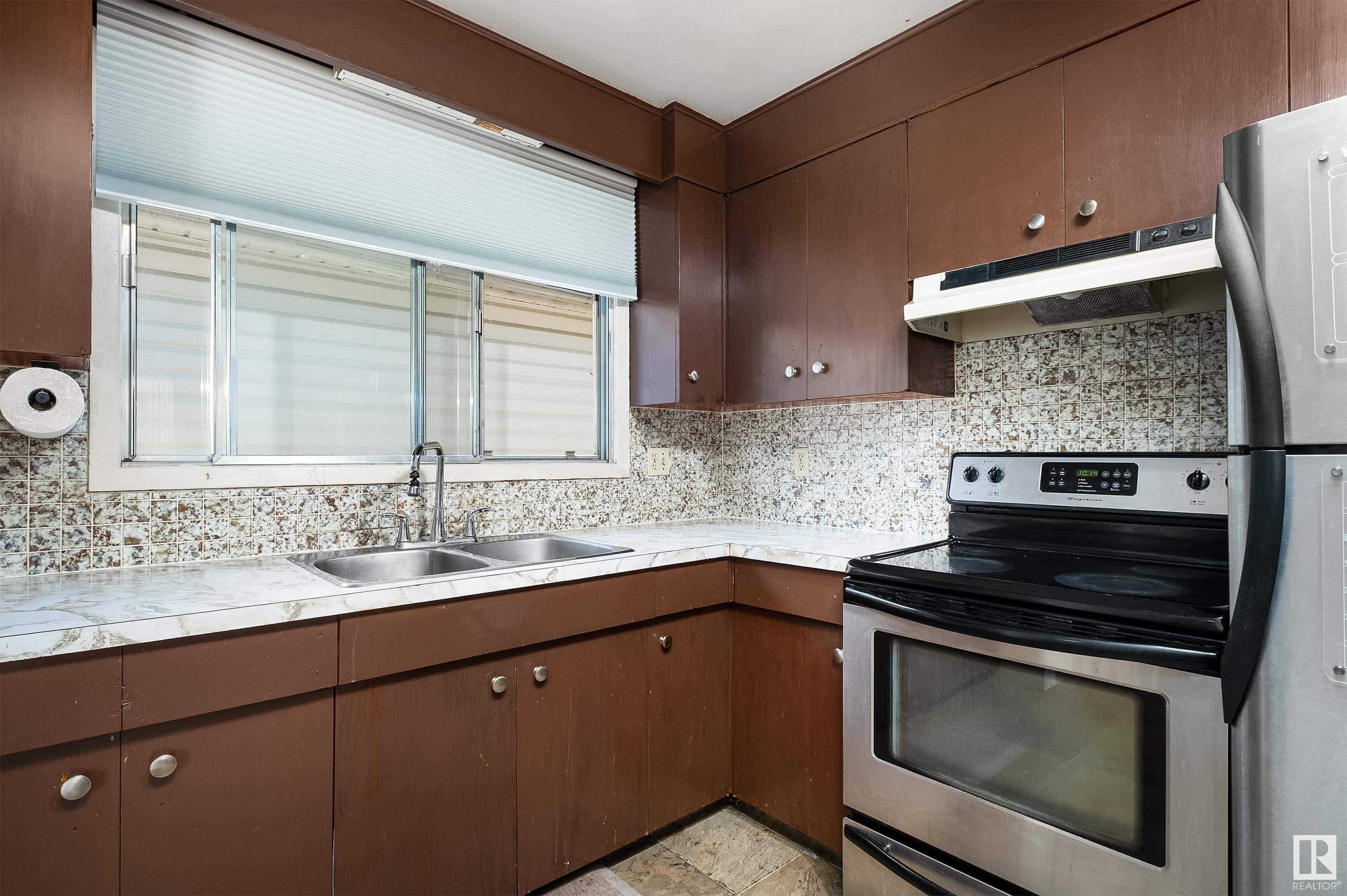 11406 81 ST NW