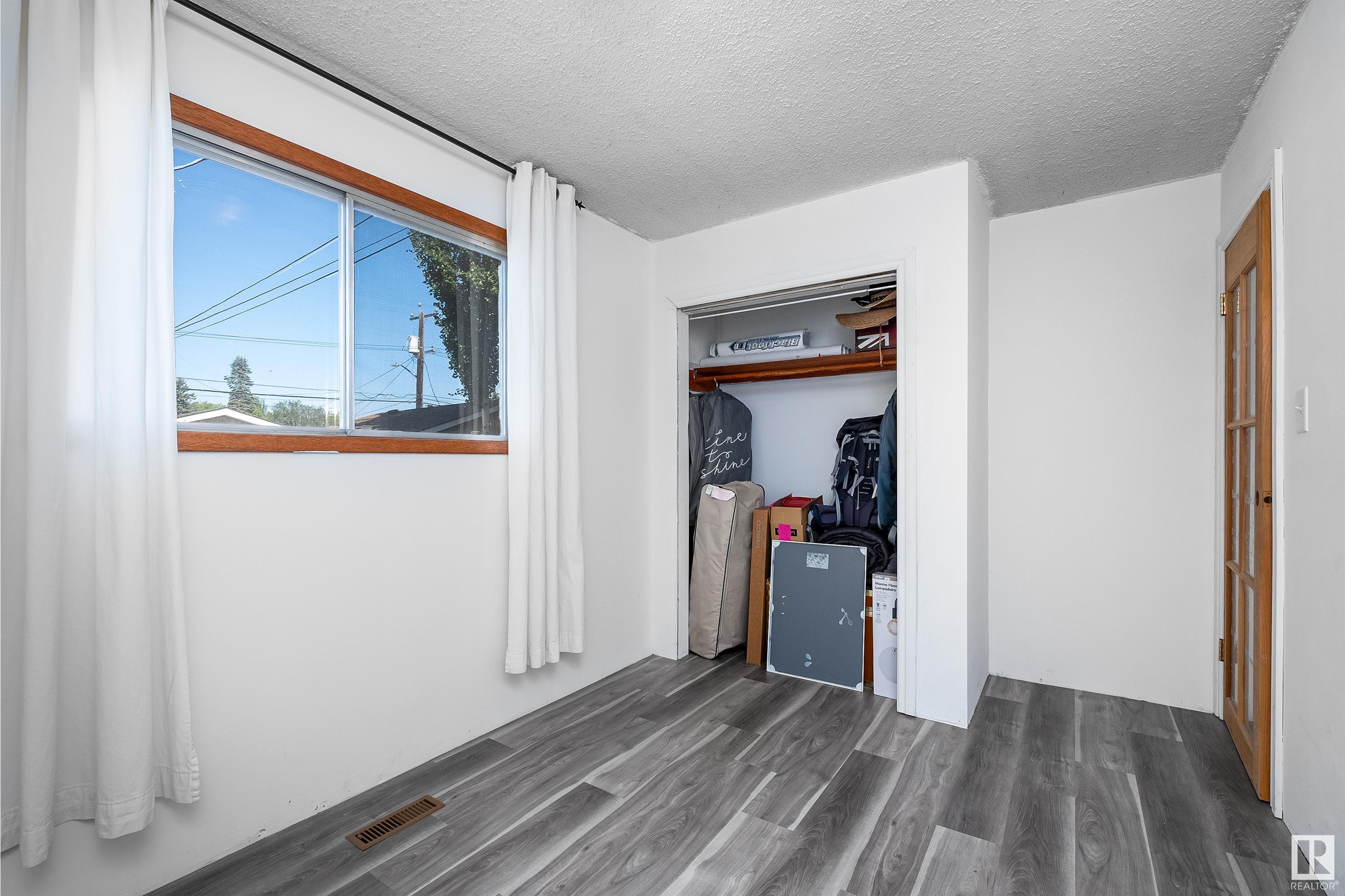 11406 81 ST NW
