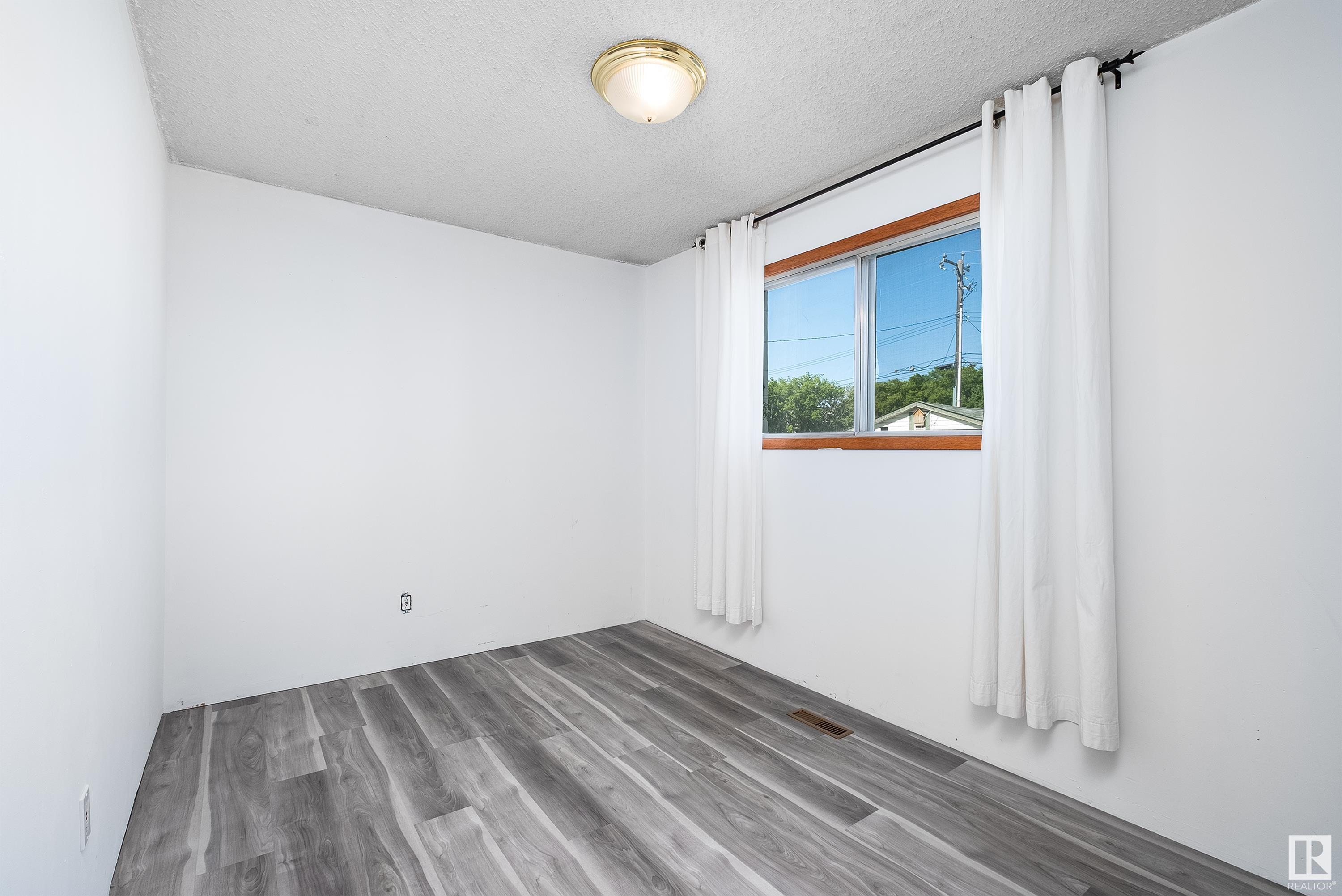 11406 81 ST NW
