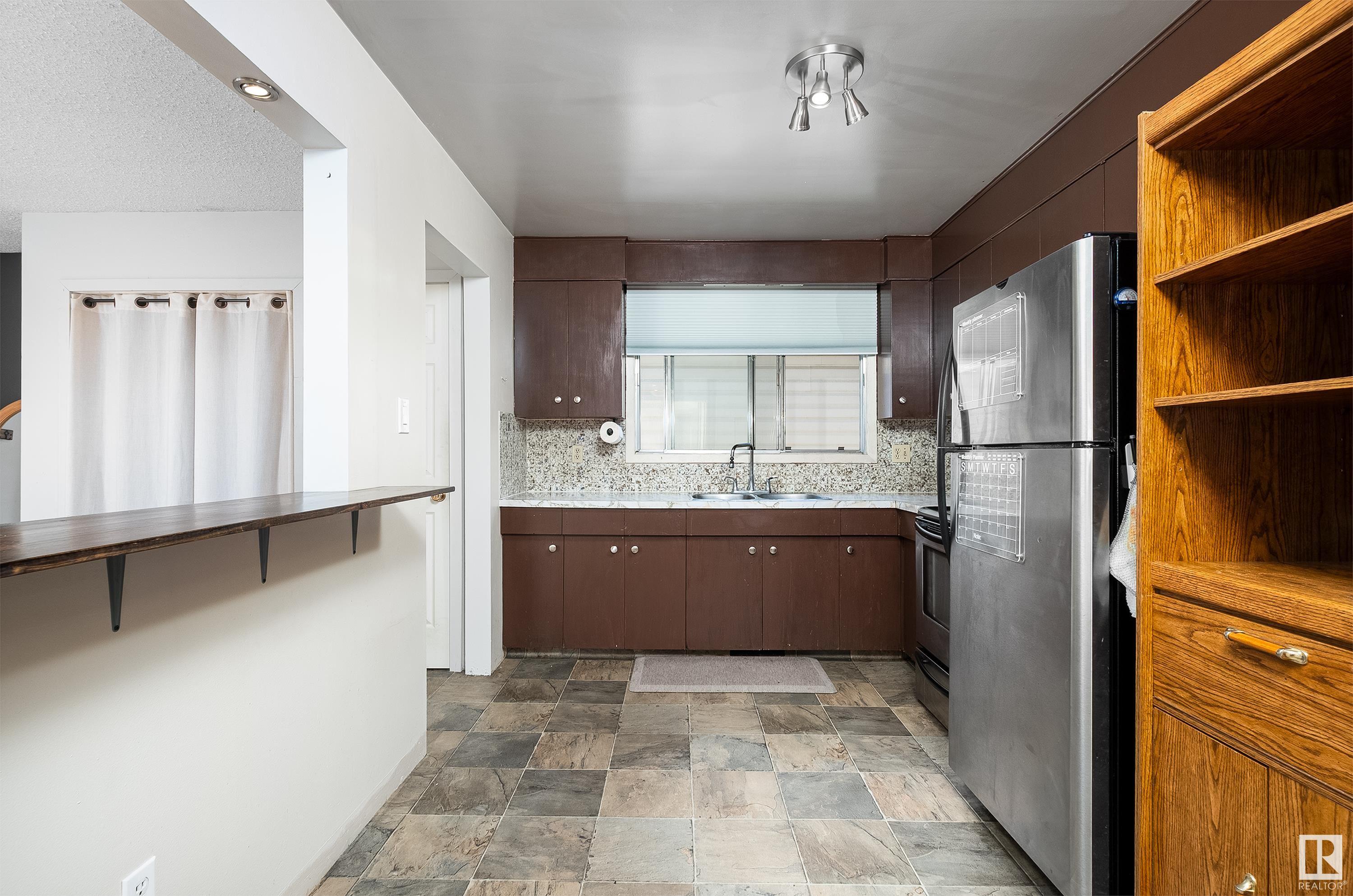 11406 81 ST NW