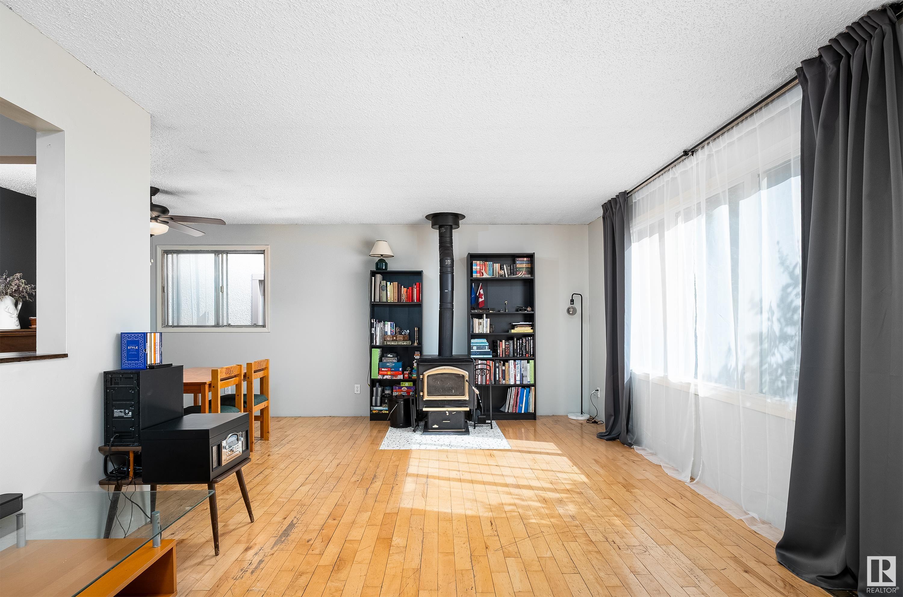 11406 81 ST NW