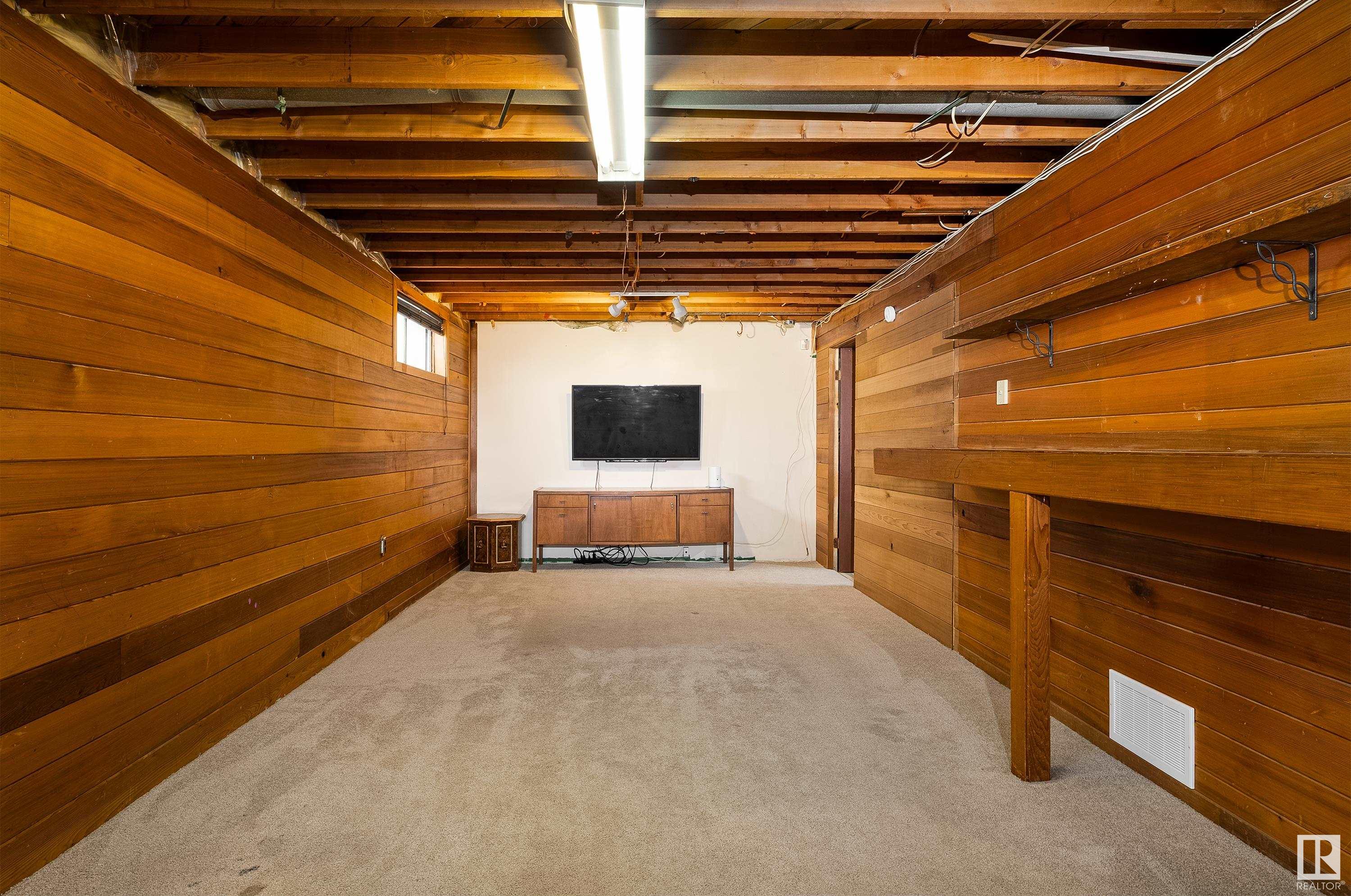 11406 81 ST NW