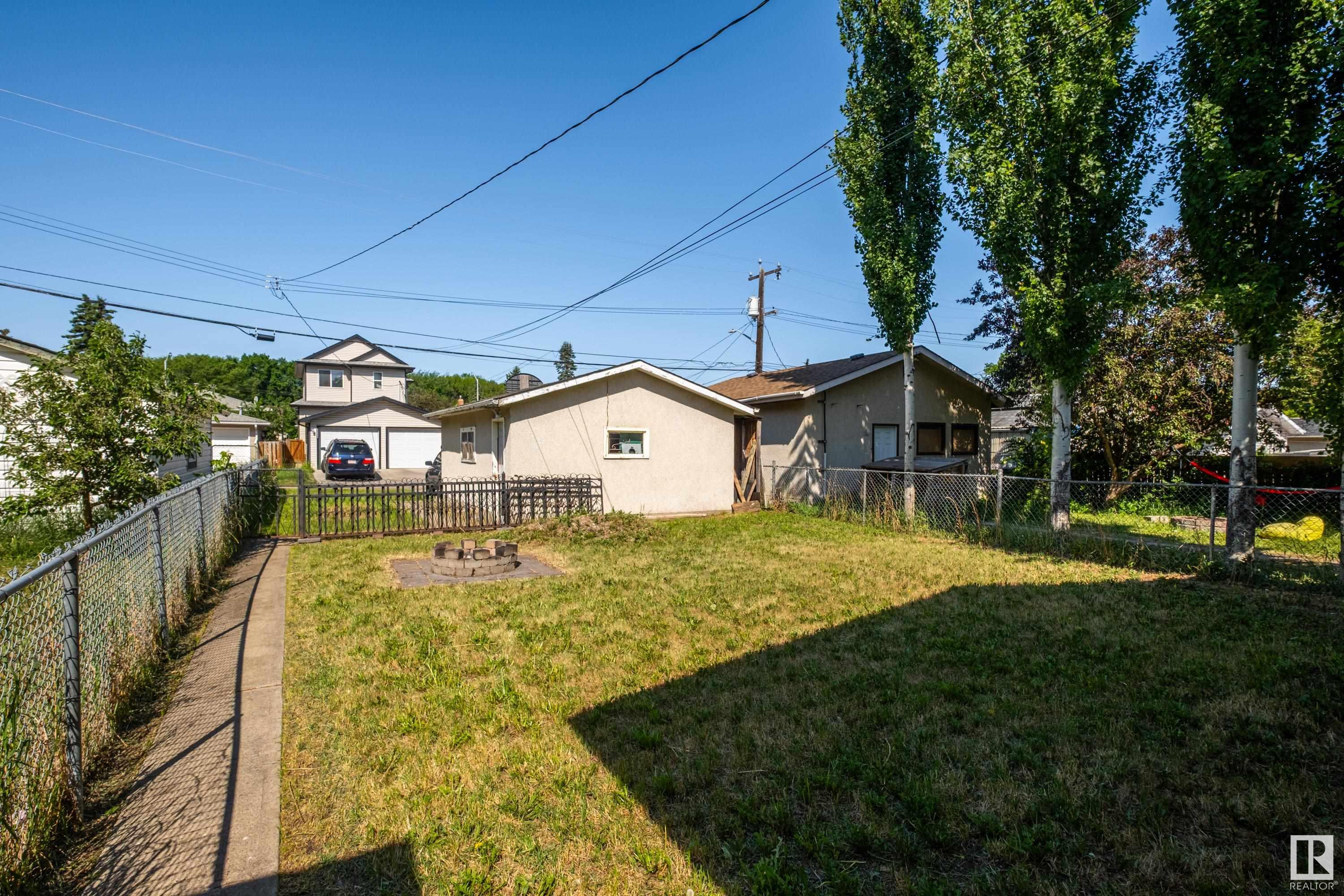 11406 81 ST NW