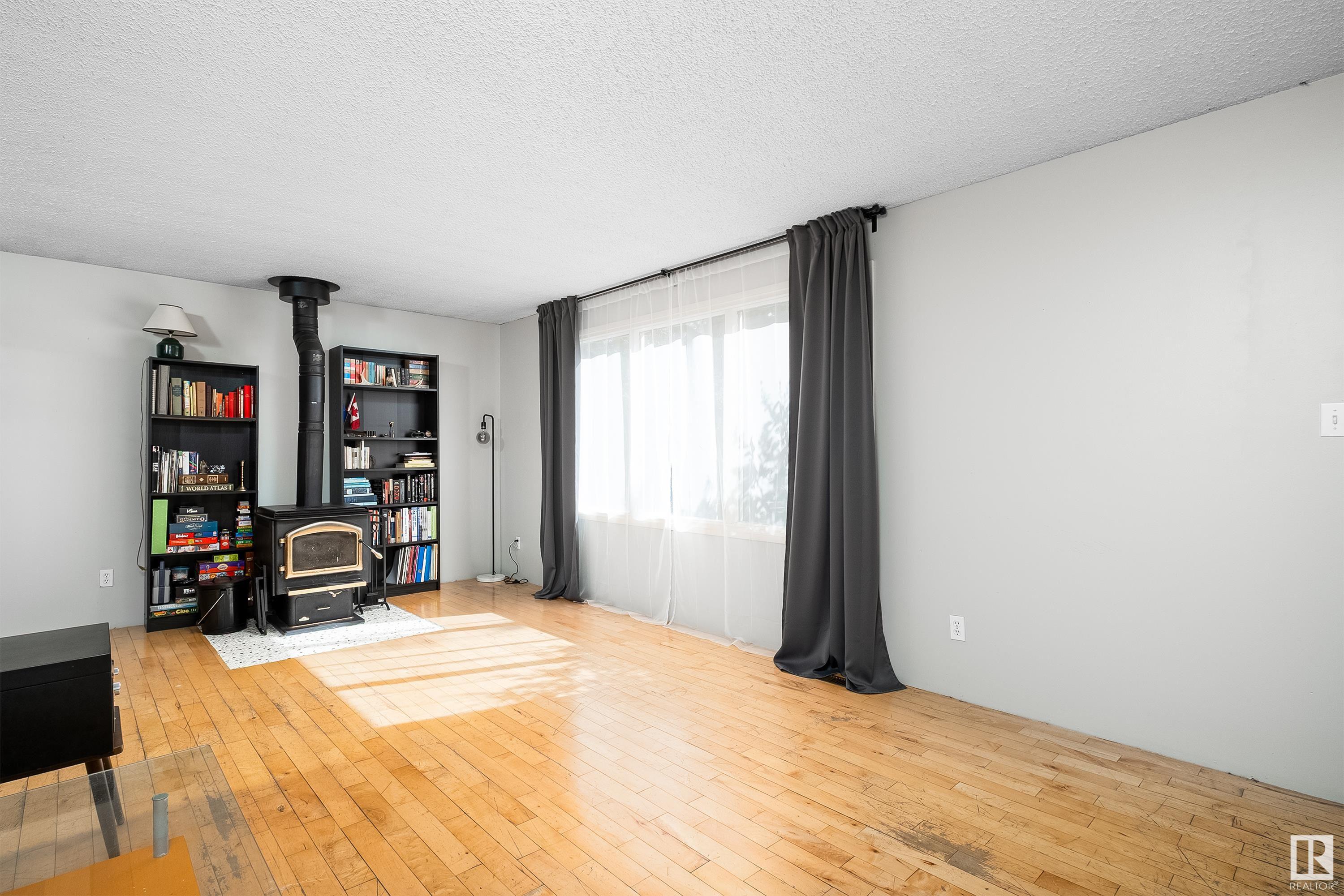 11406 81 ST NW