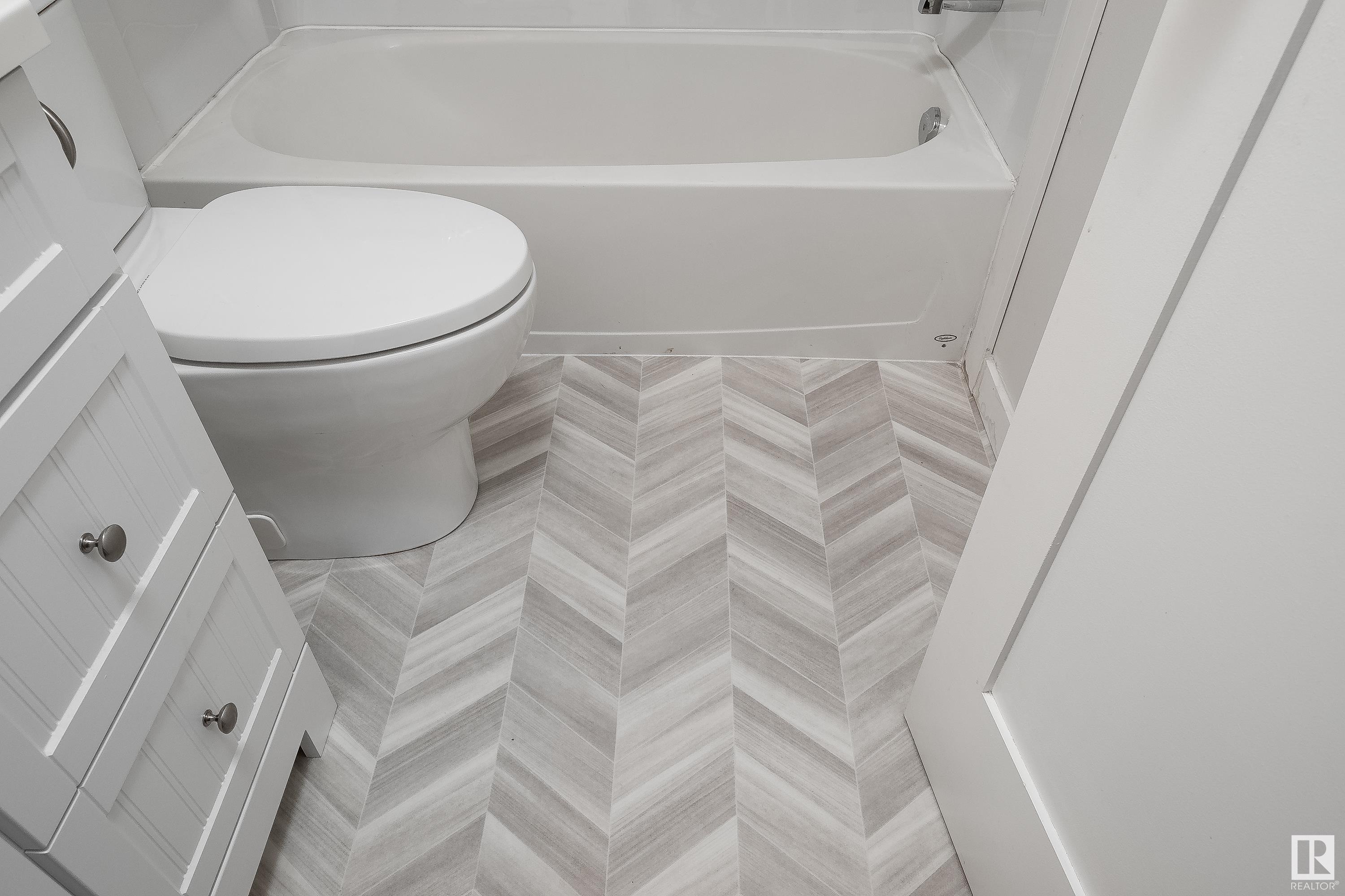 #134 10636 120 ST NW