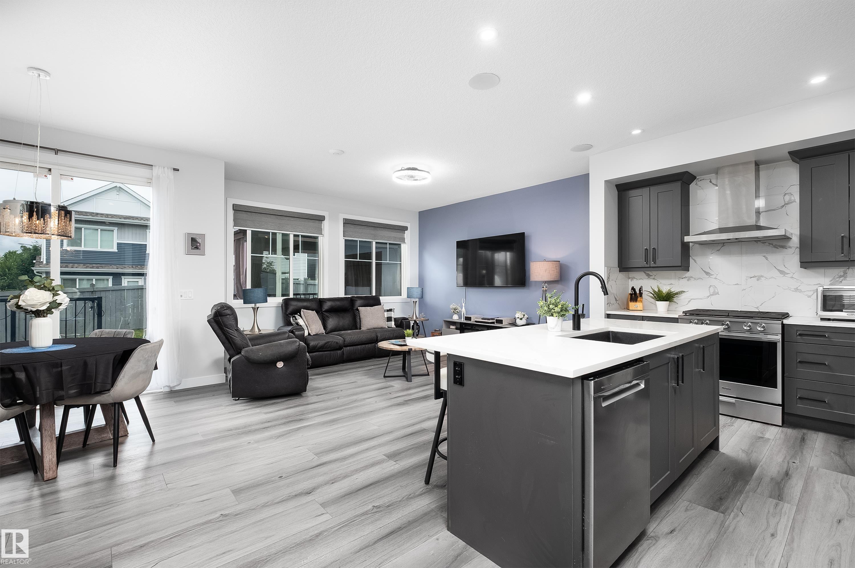 20892 131 AV NW
