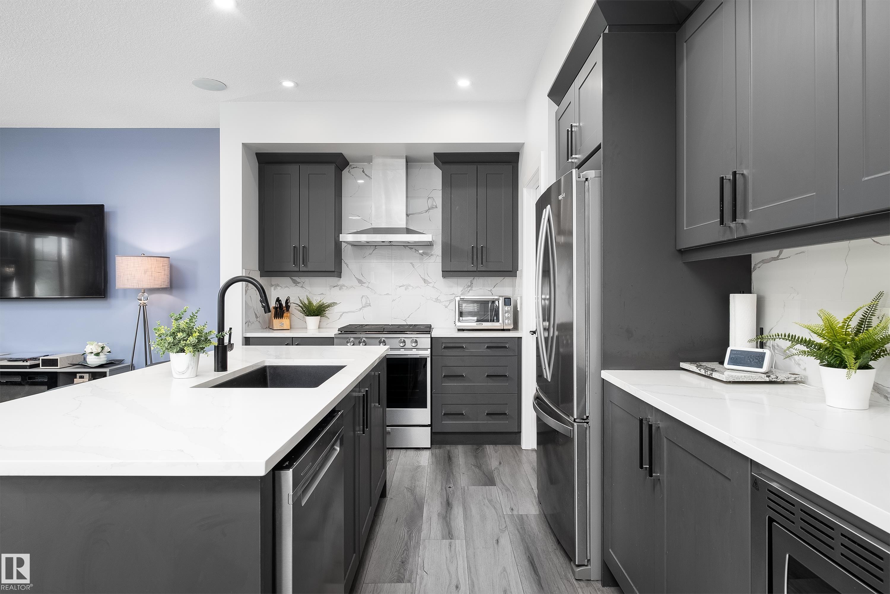20892 131 AV NW