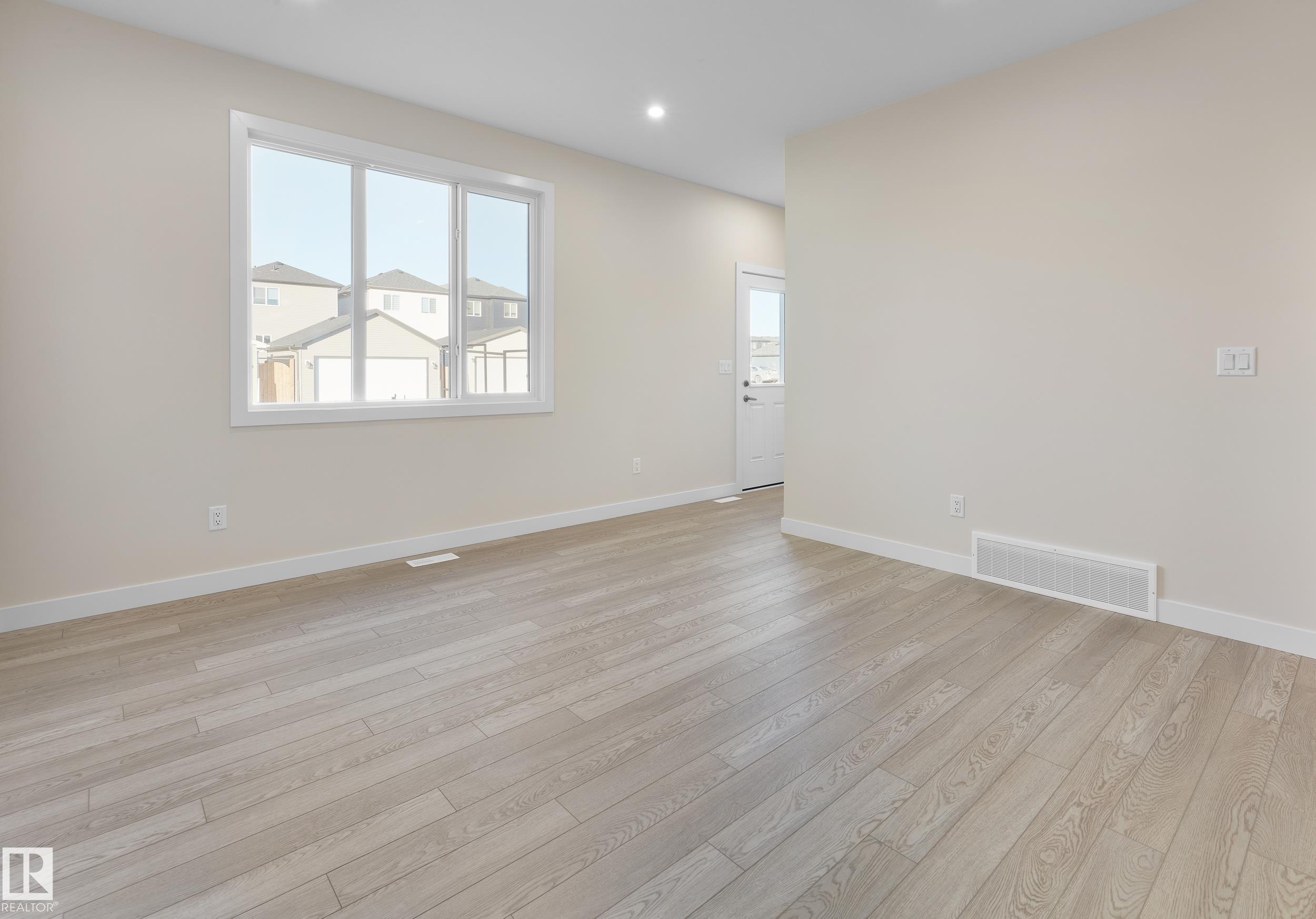 9336 221 ST NW