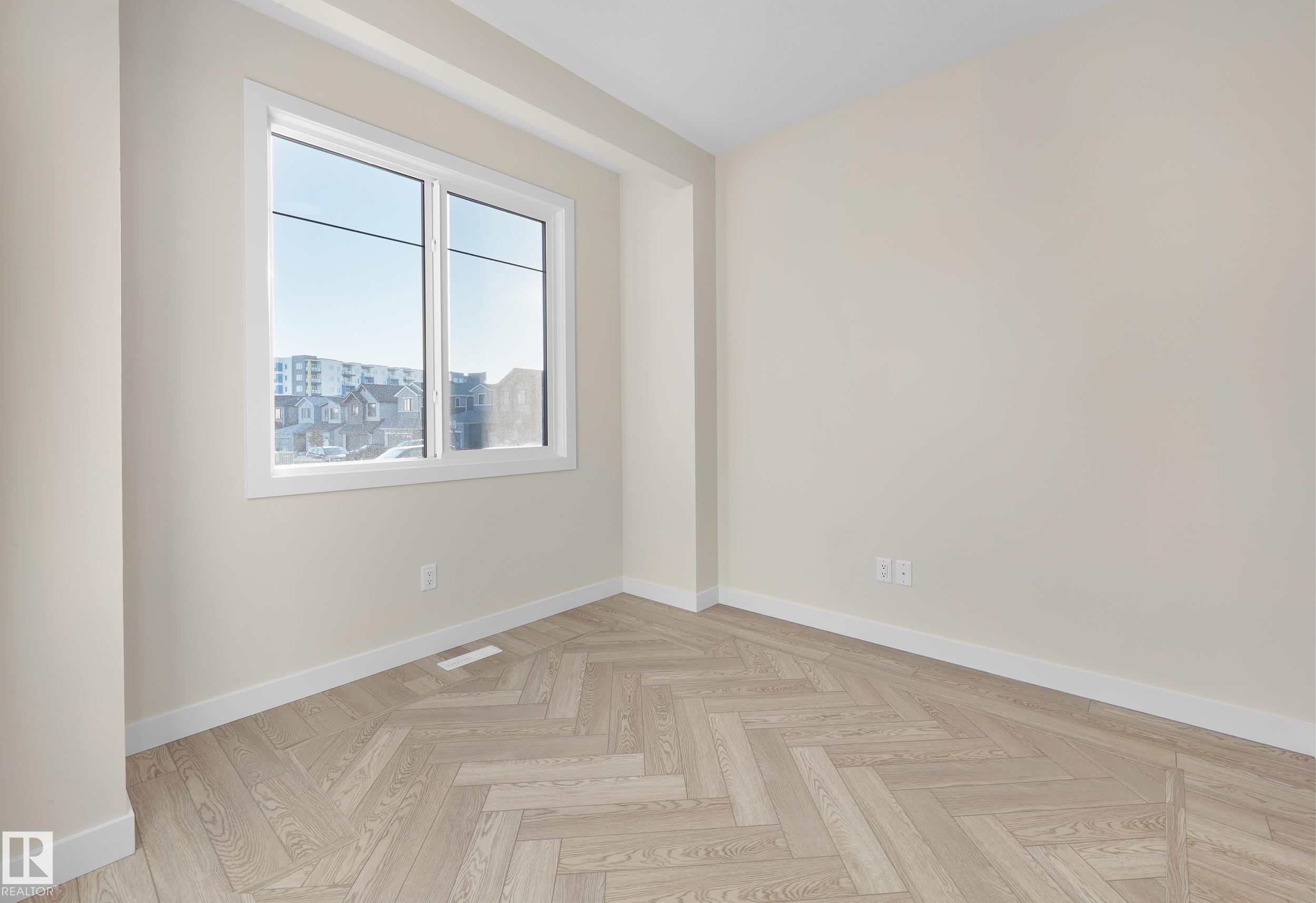 9336 221 ST NW
