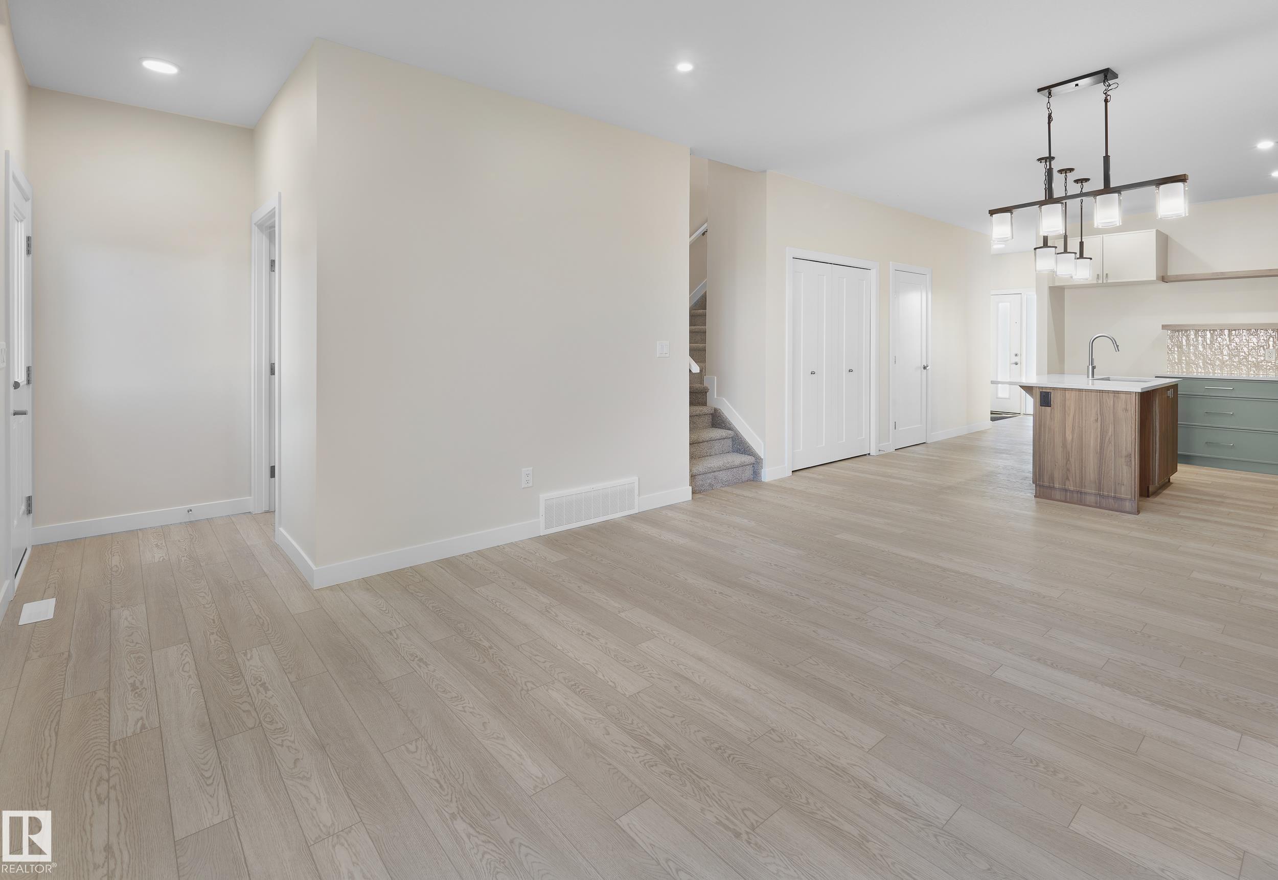 9336 221 ST NW