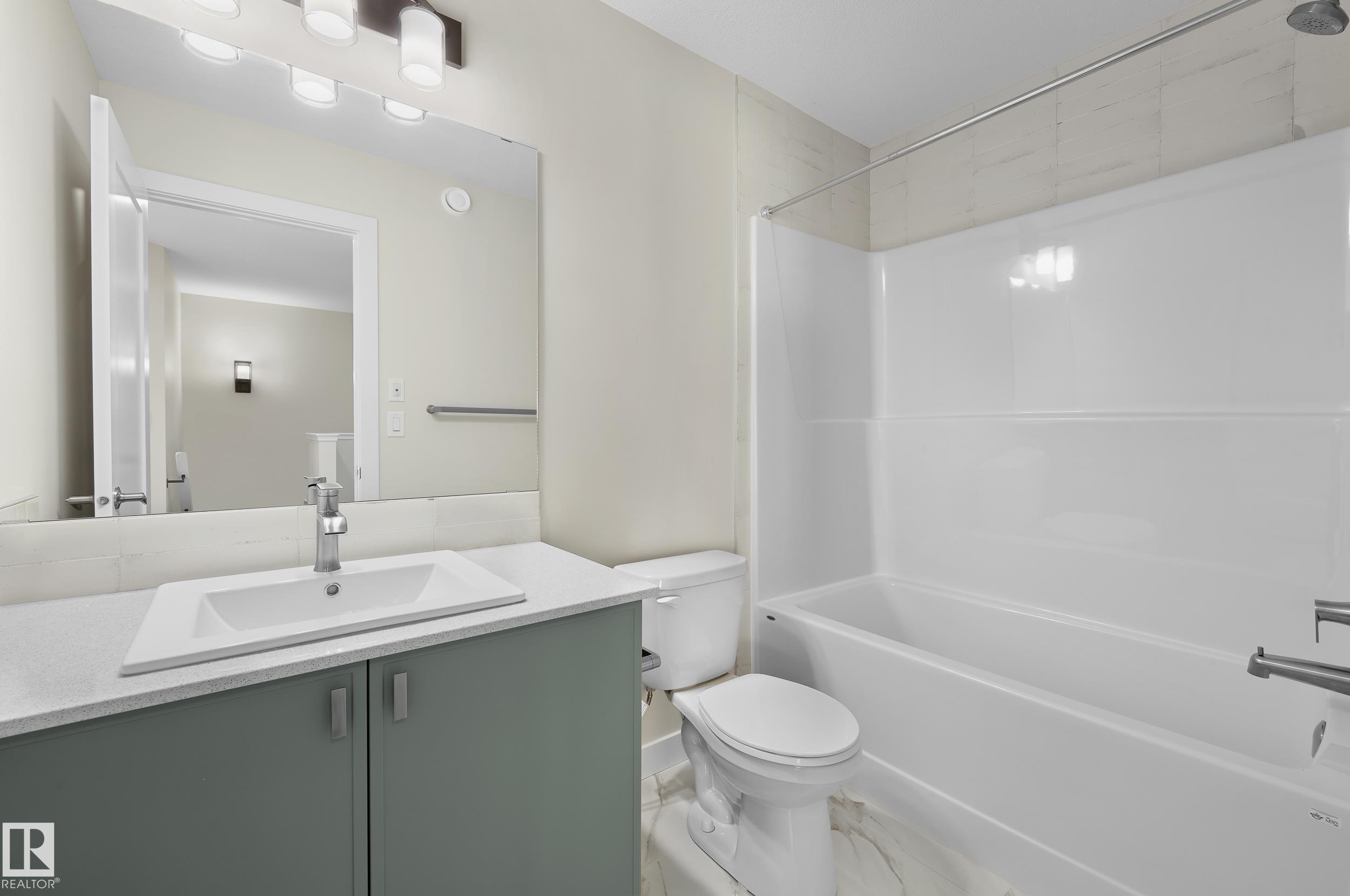 9336 221 ST NW