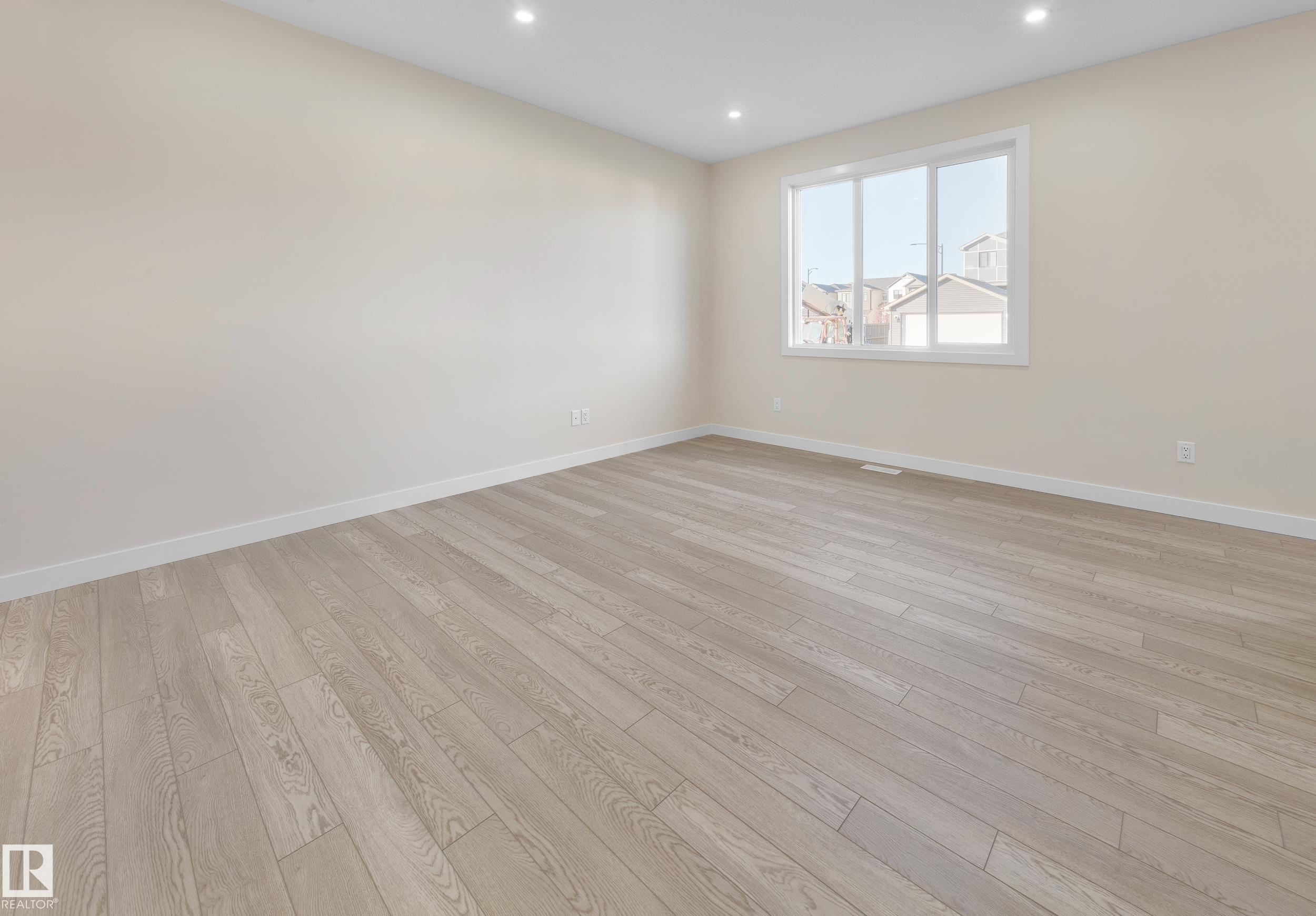 9336 221 ST NW