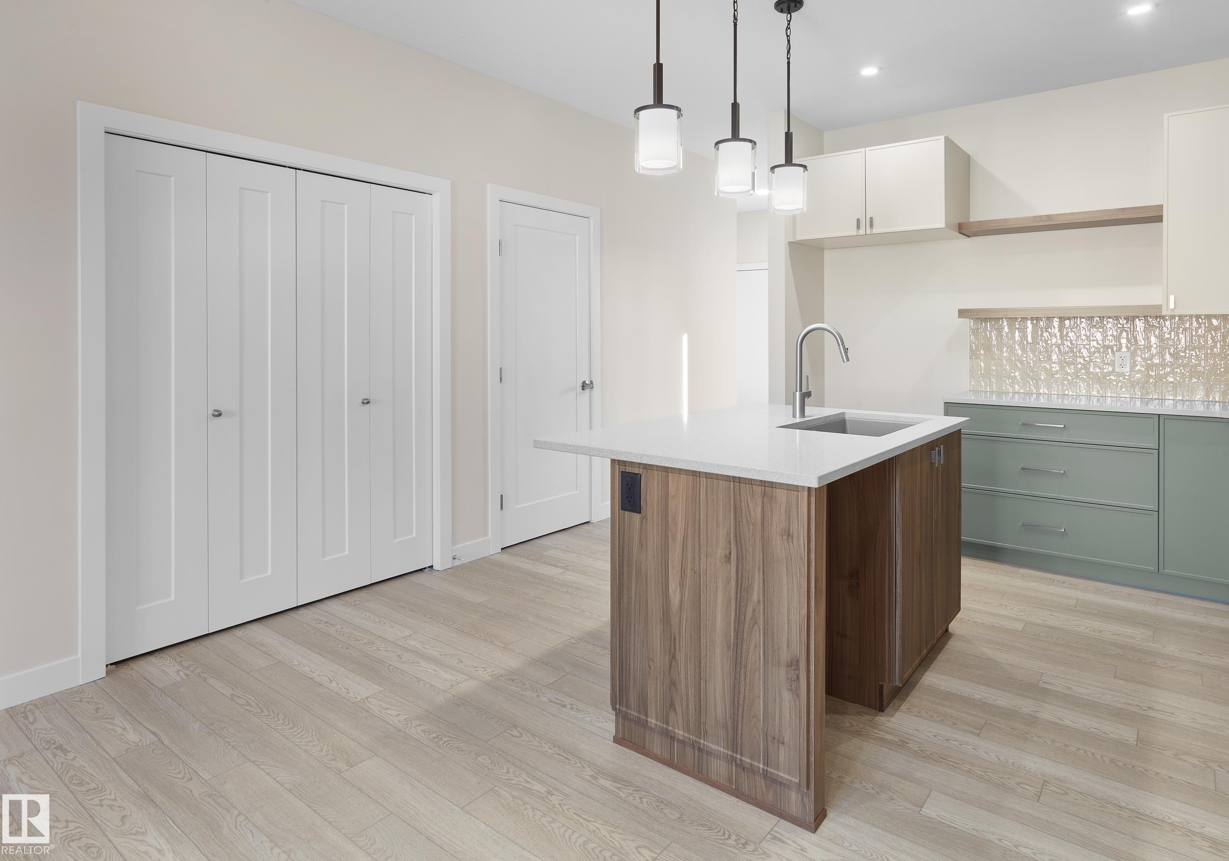 9336 221 ST NW