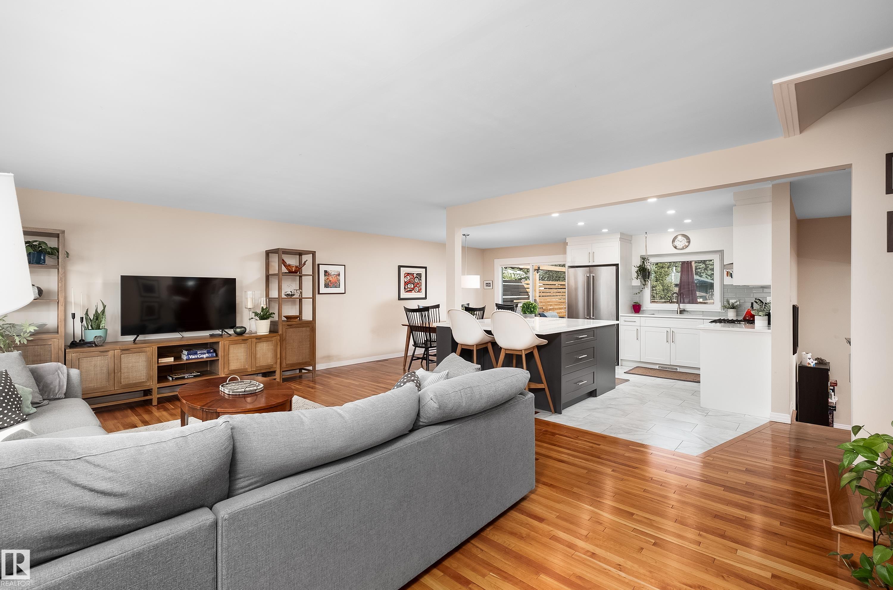 7708 106A AV NW