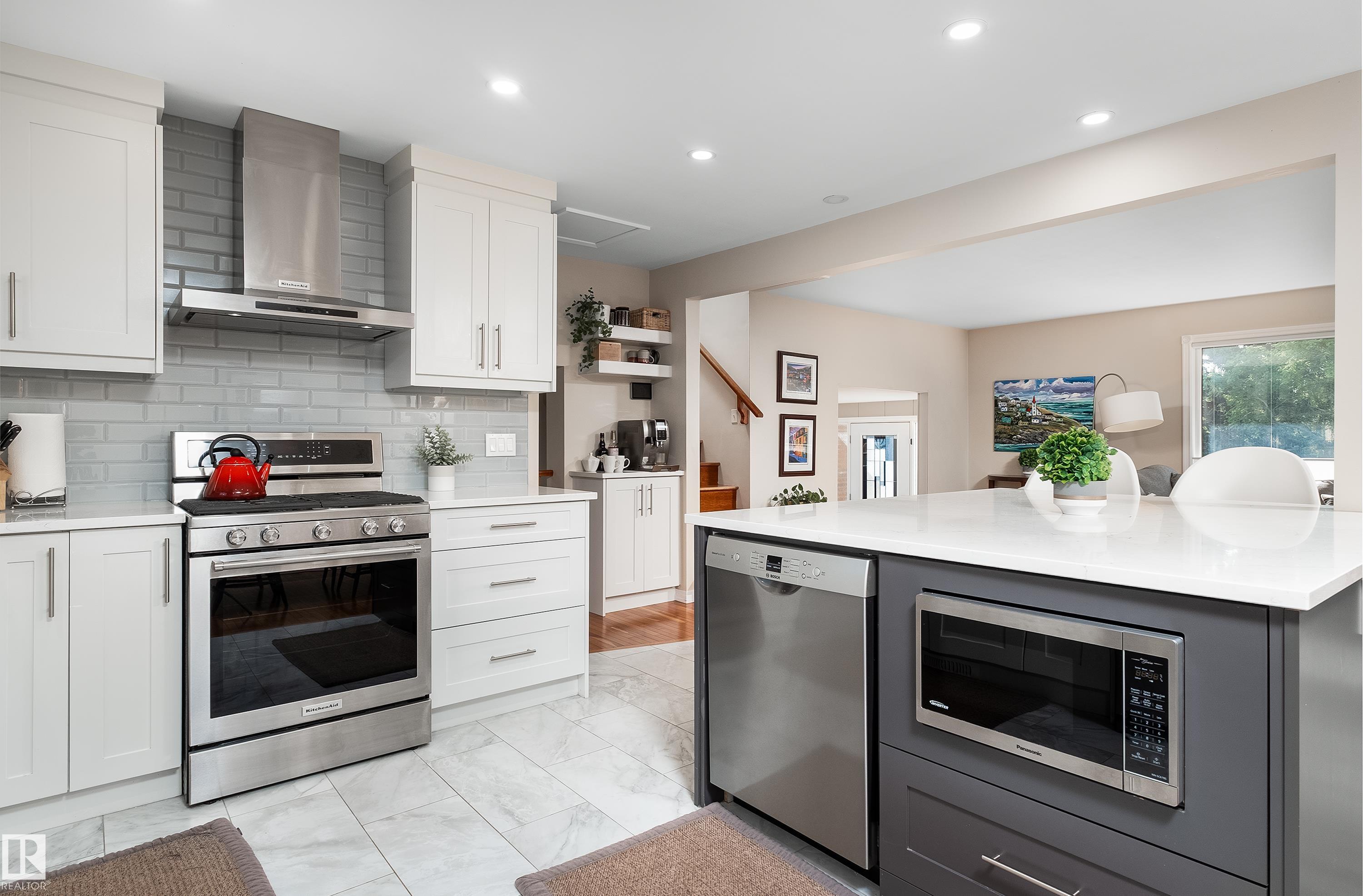 7708 106A AV NW