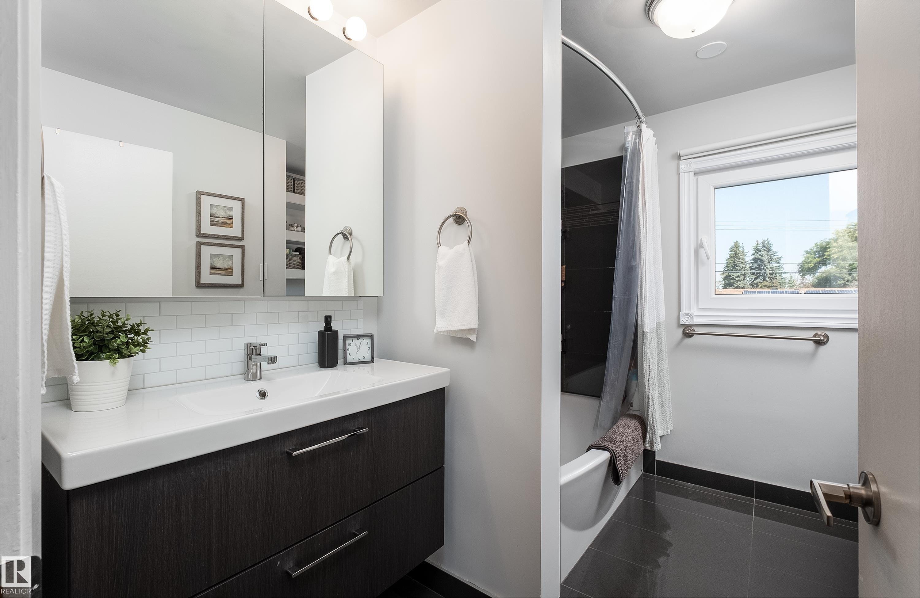 7708 106A AV NW