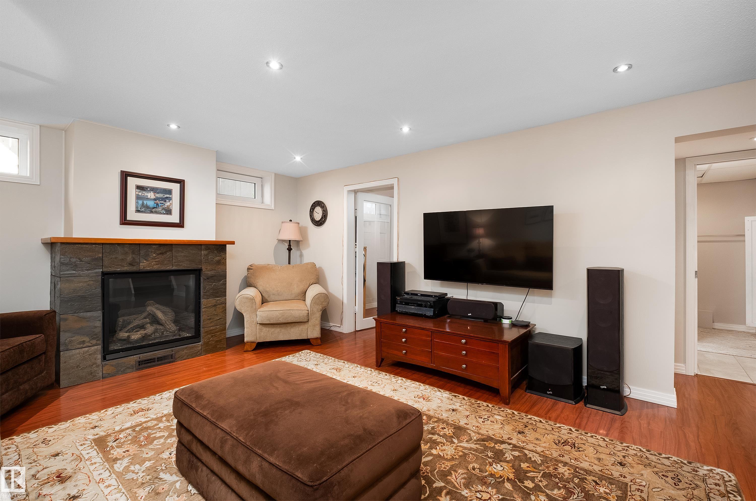 7708 106A AV NW