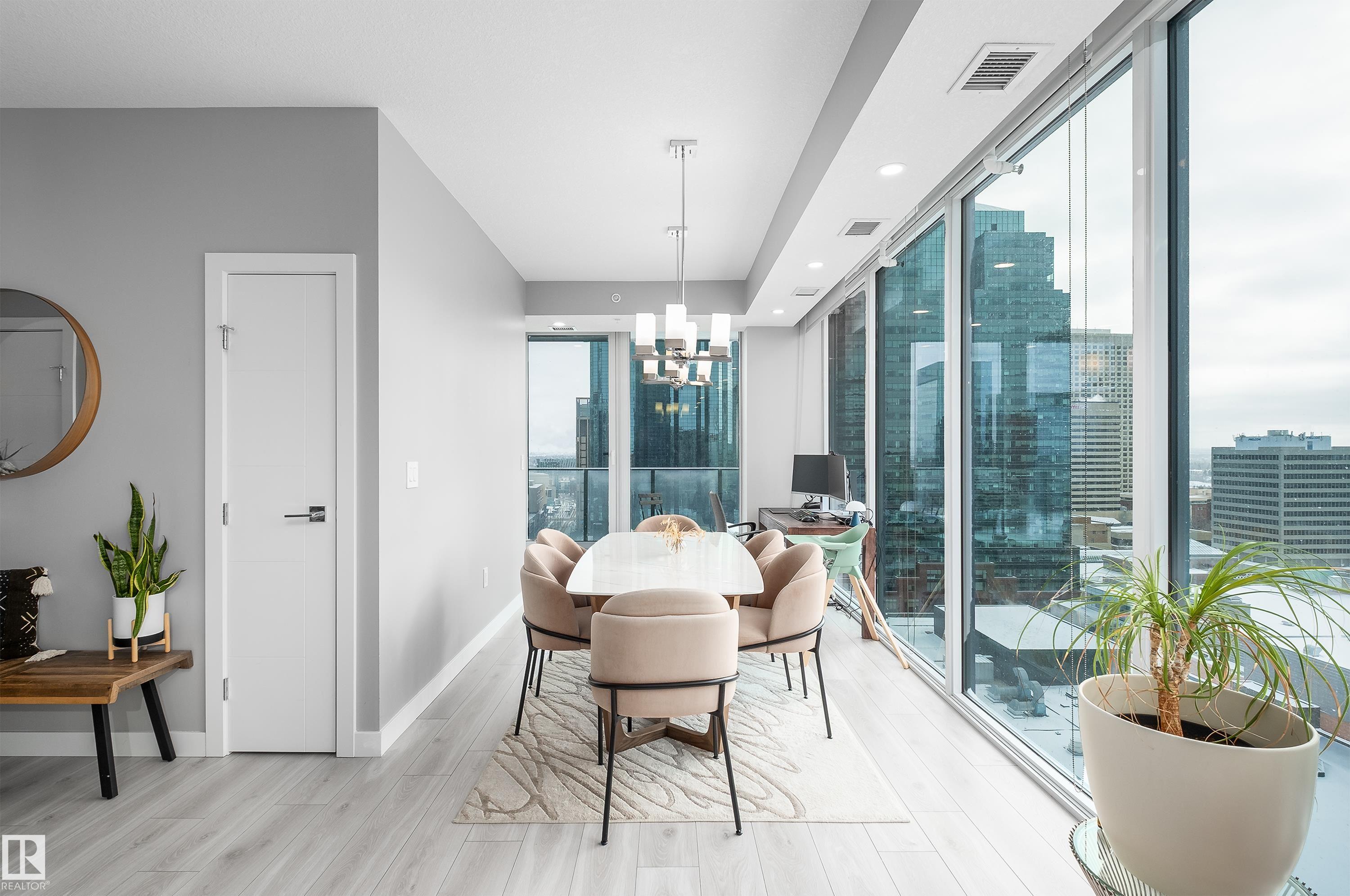 #1700 10180 103 ST NW