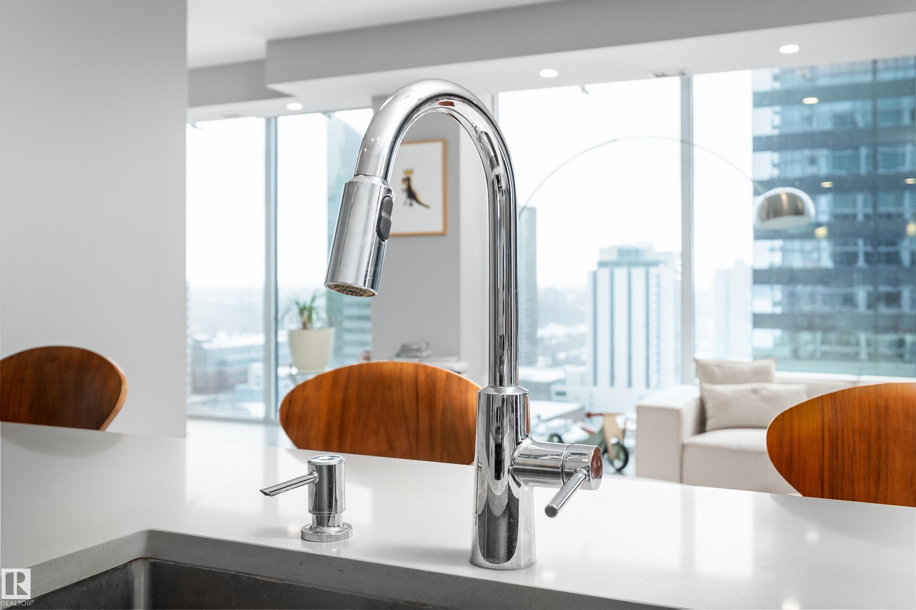 #1700 10180 103 ST NW