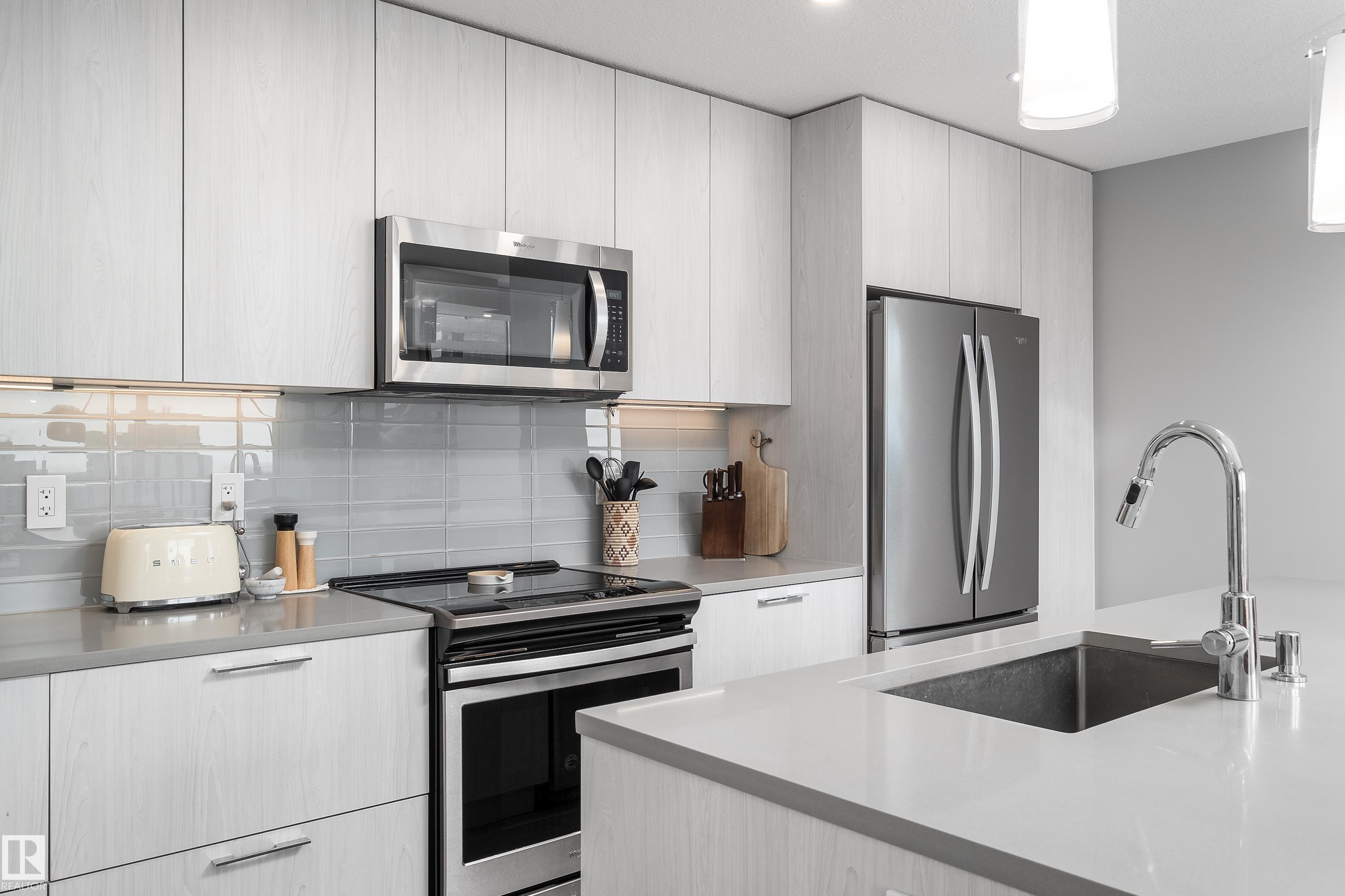 #1700 10180 103 ST NW