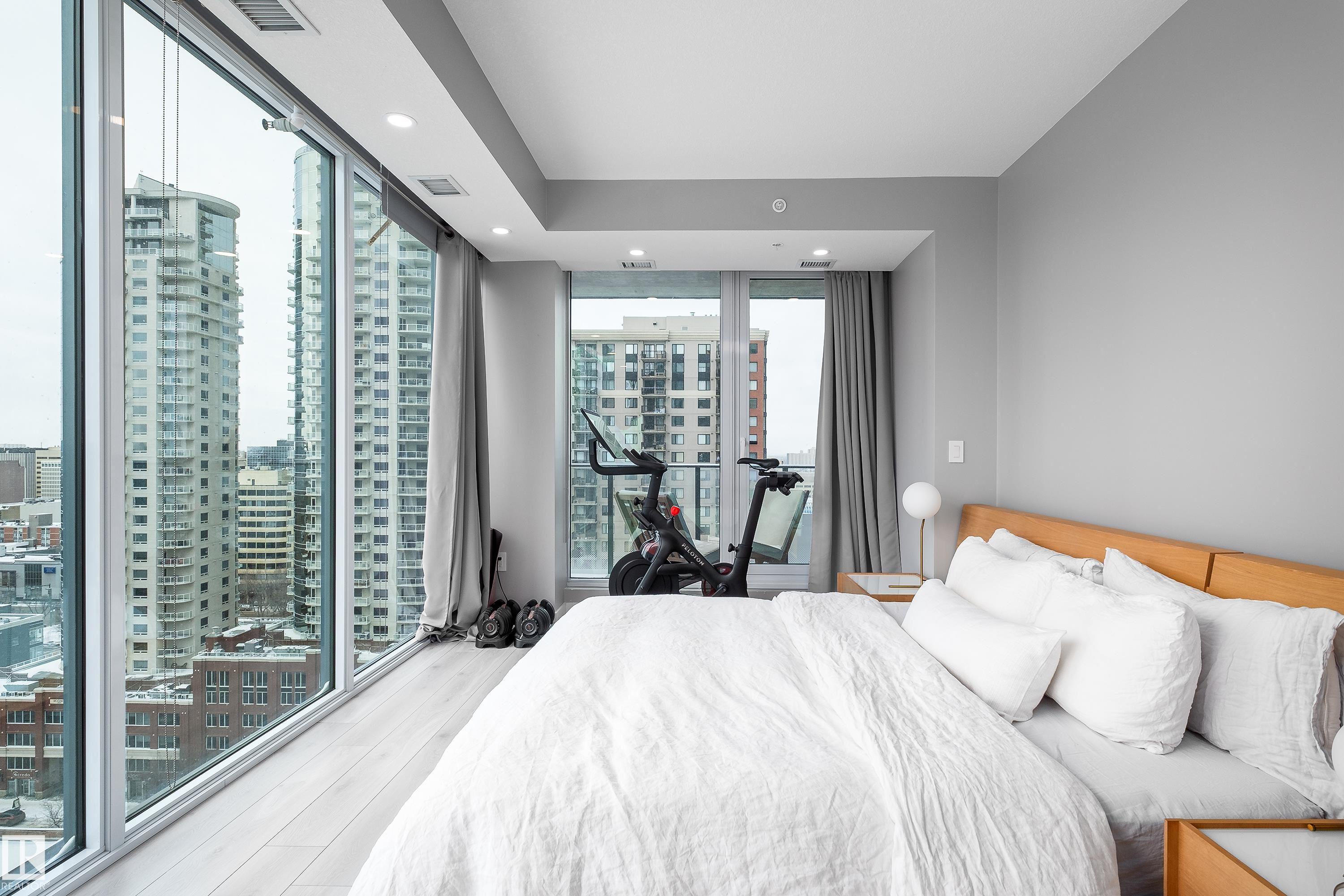 #1700 10180 103 ST NW