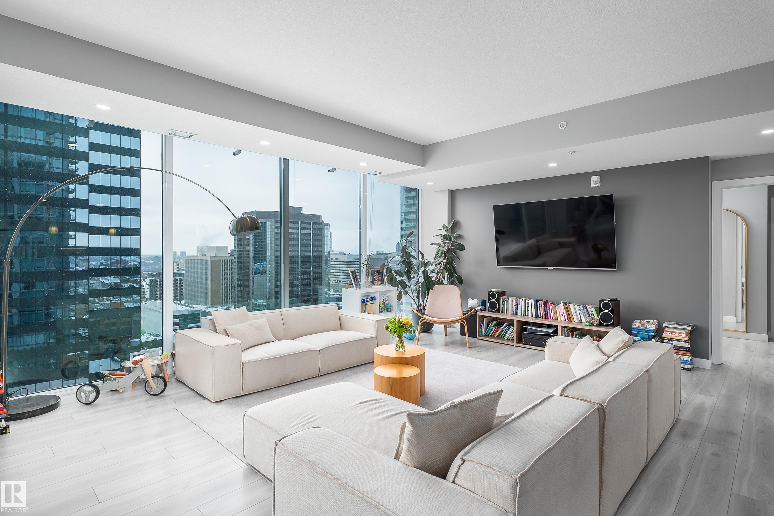 #1700 10180 103 ST NW