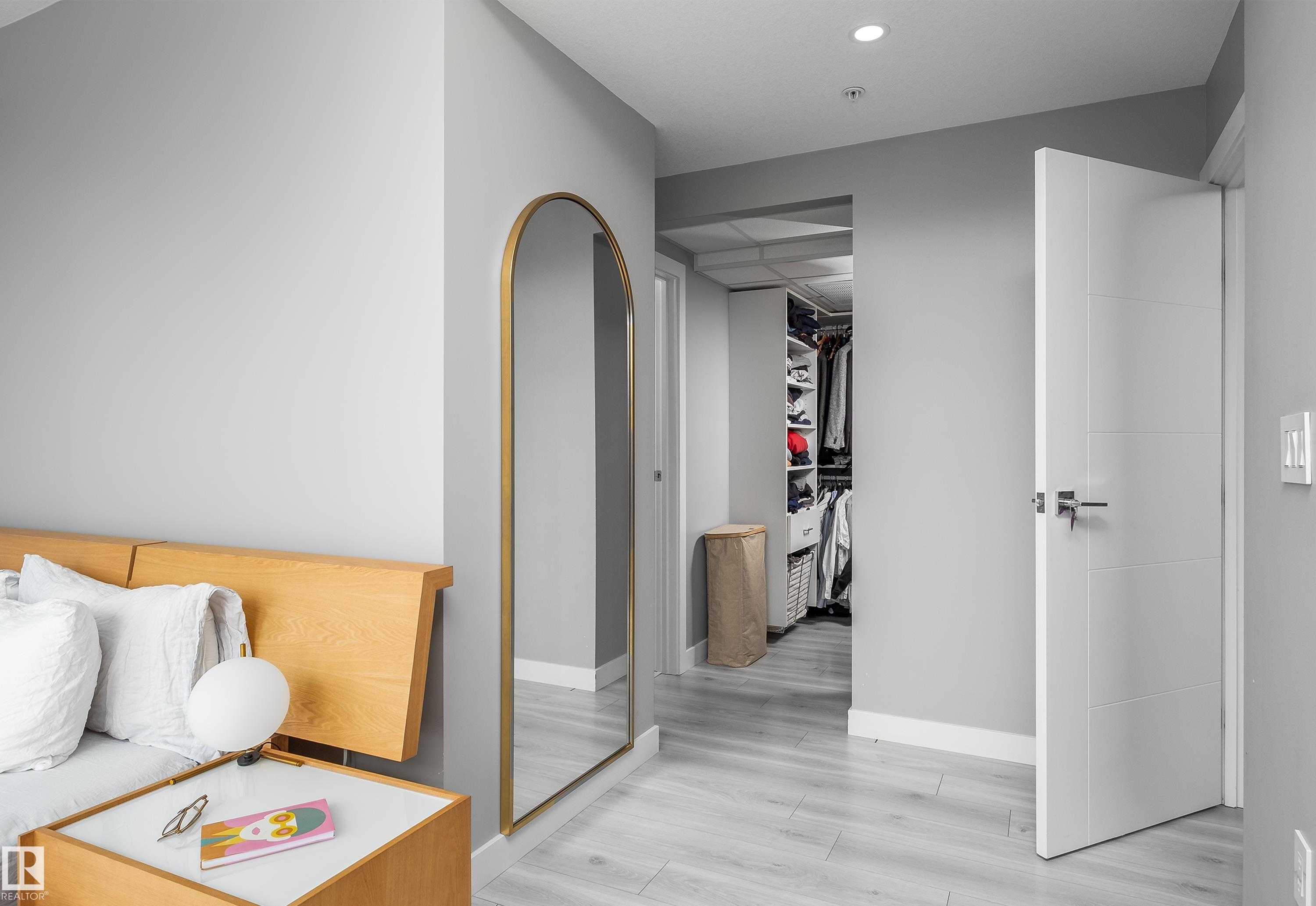 #1700 10180 103 ST NW