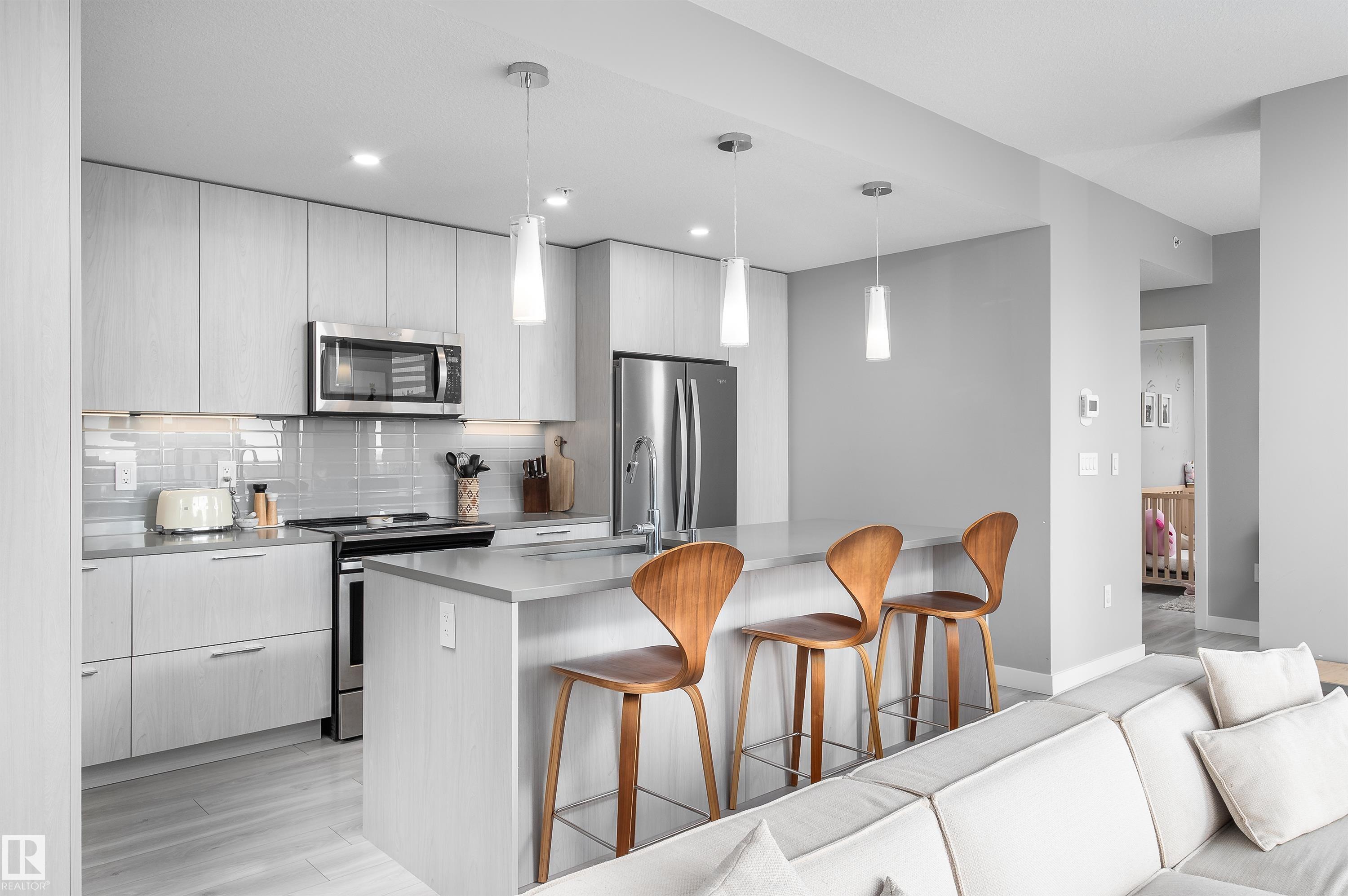 #1700 10180 103 ST NW