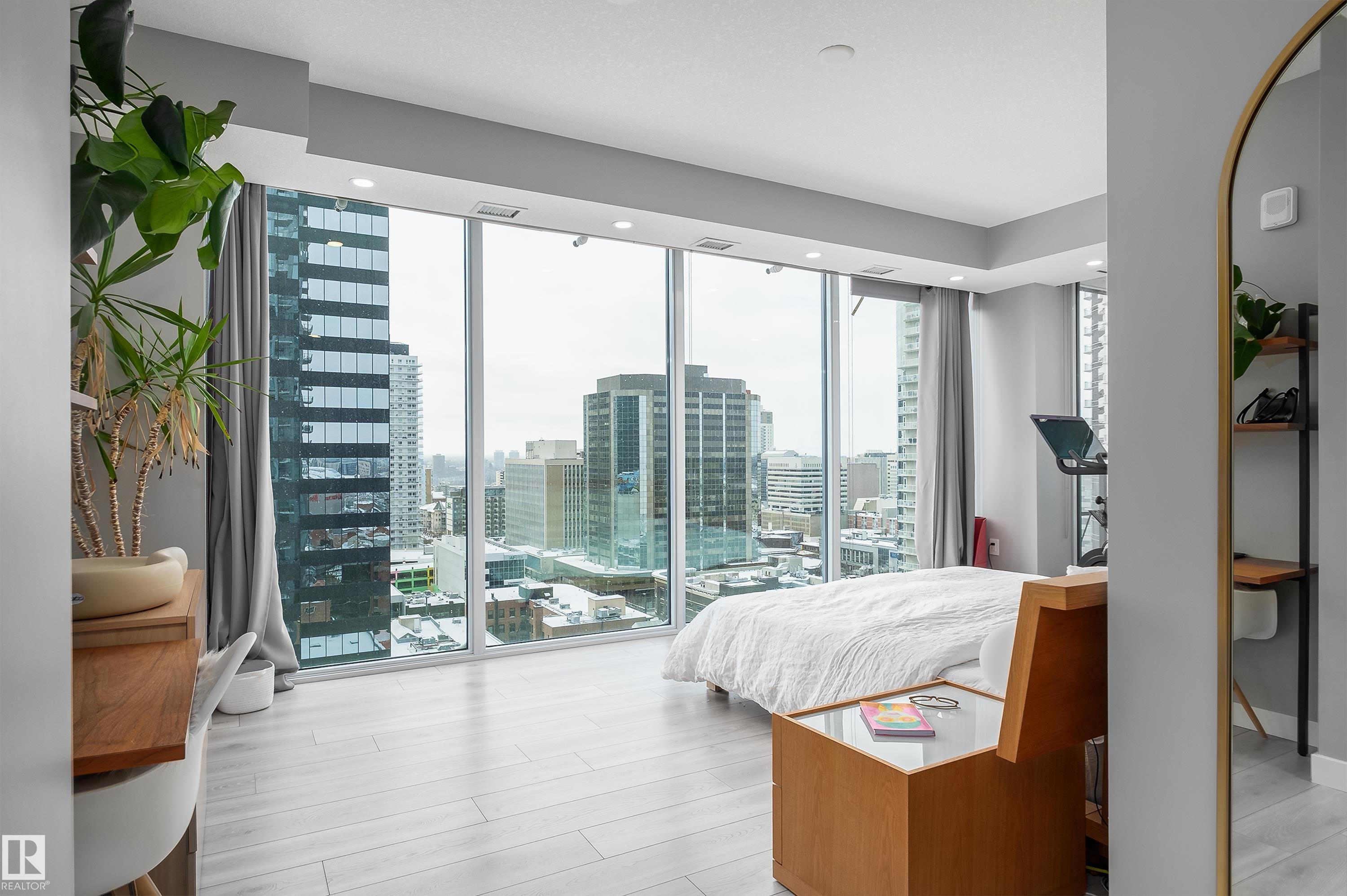 #1700 10180 103 ST NW