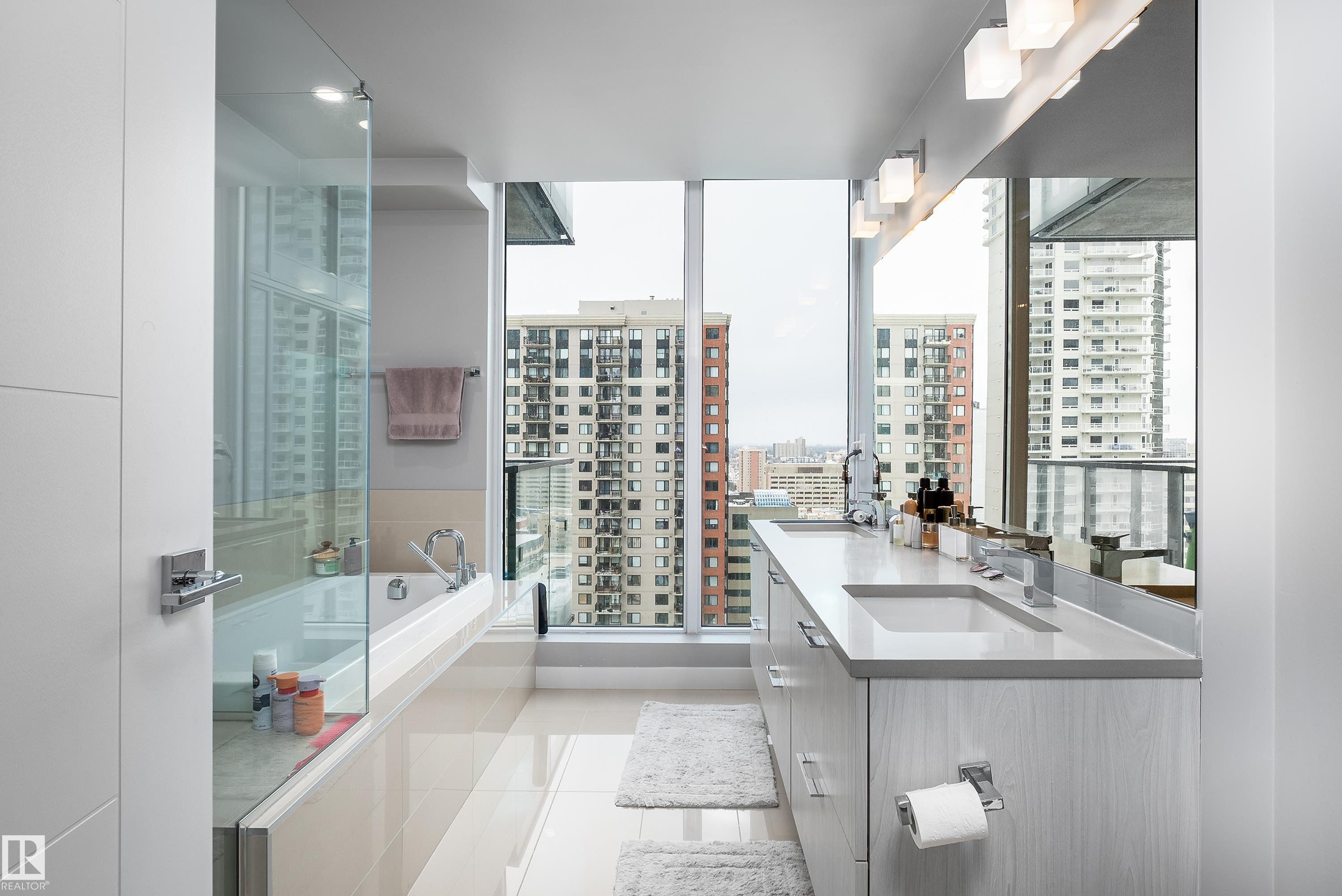 #1700 10180 103 ST NW