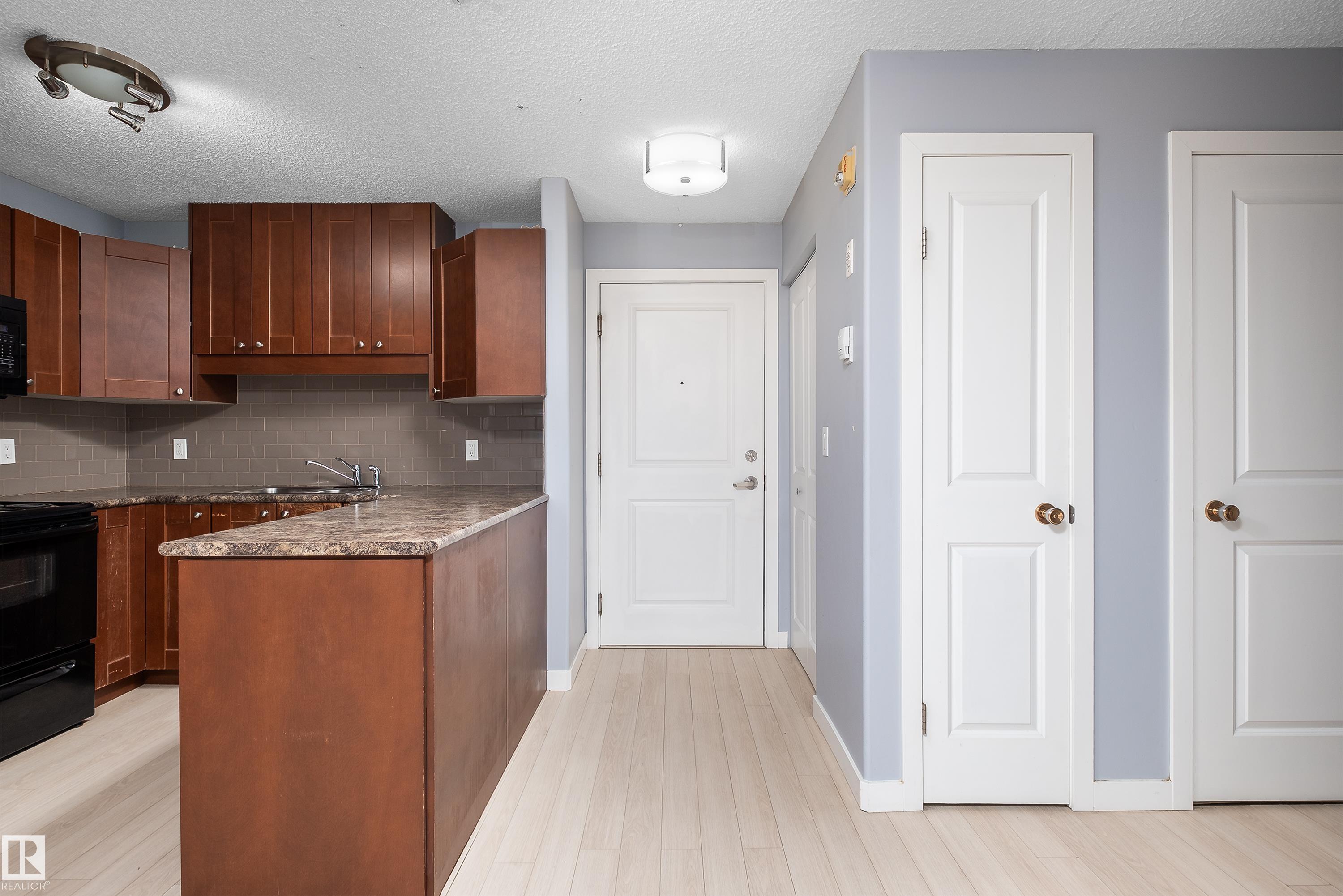 #405 10535 122 ST NW