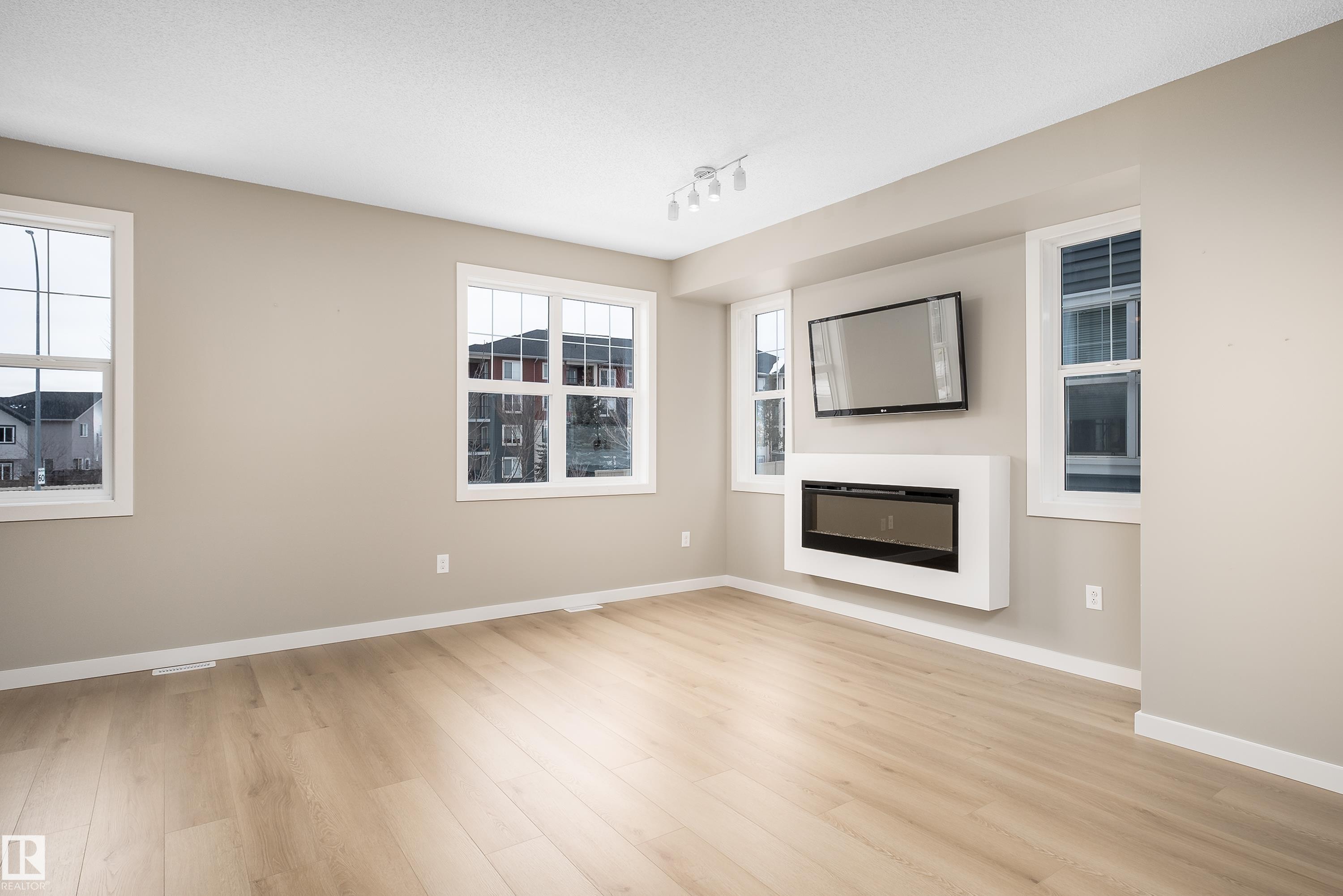 #39 2803 James Mowatt TR SW