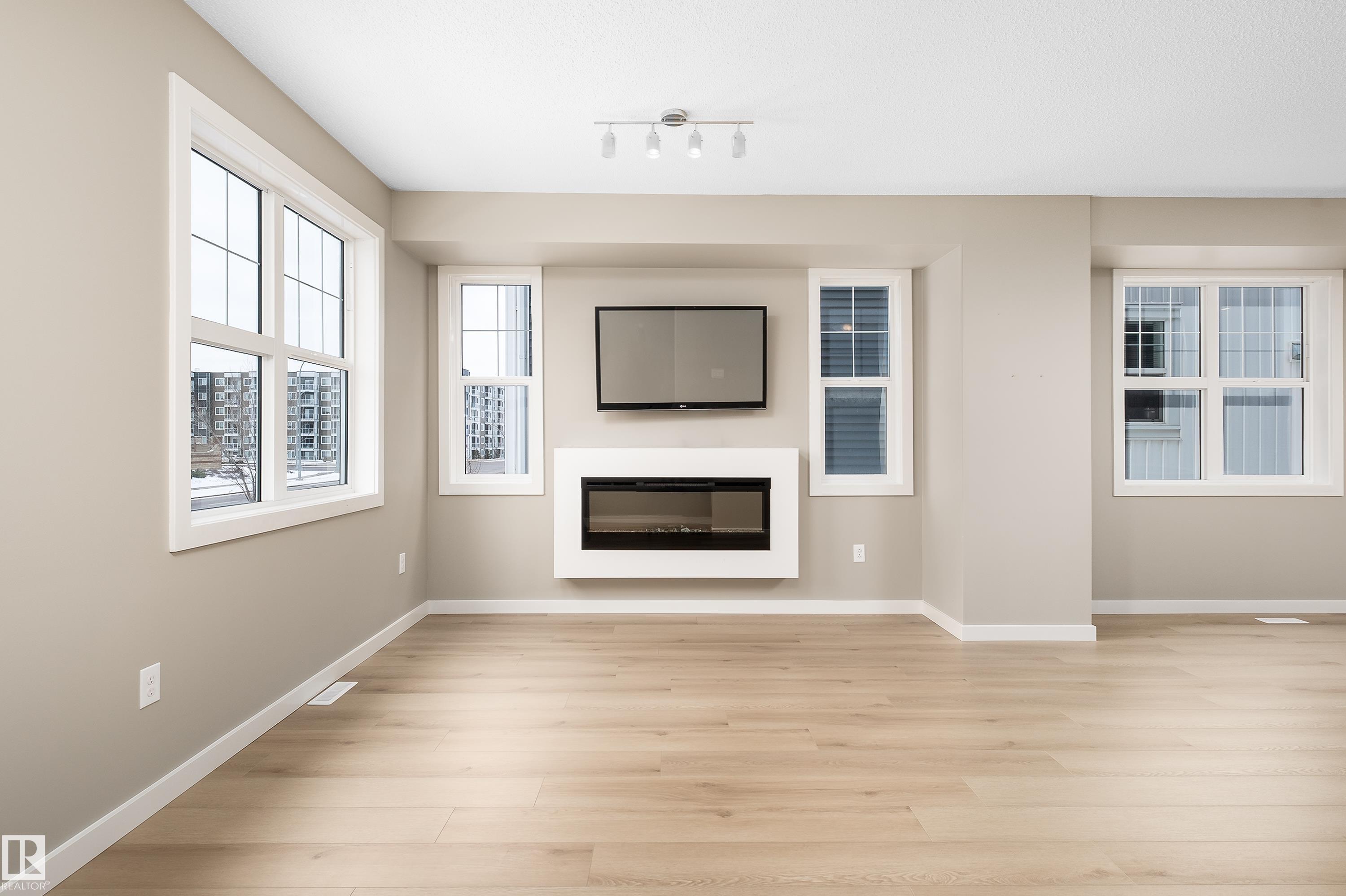 #39 2803 James Mowatt TR SW