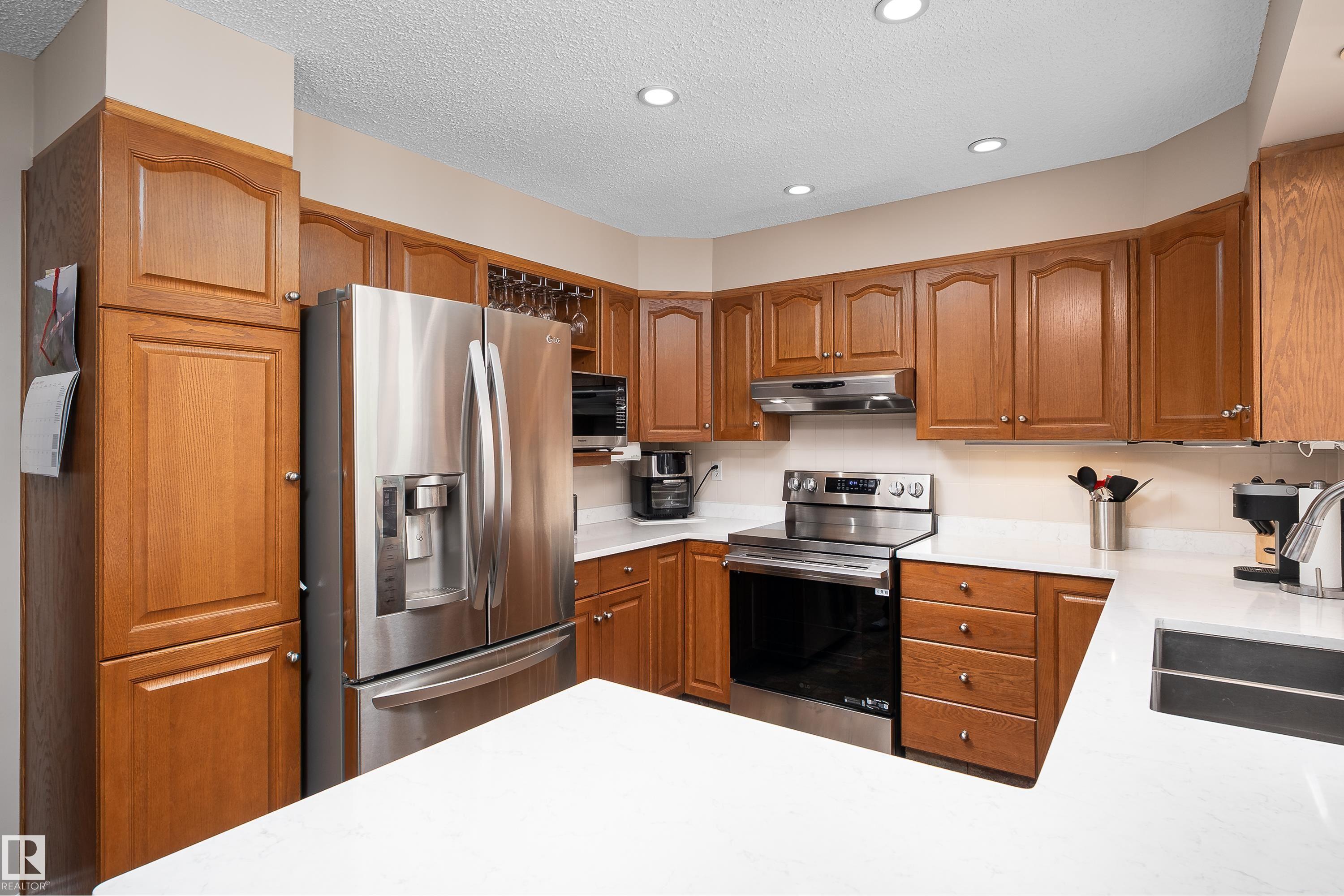 11028 11 AV NW