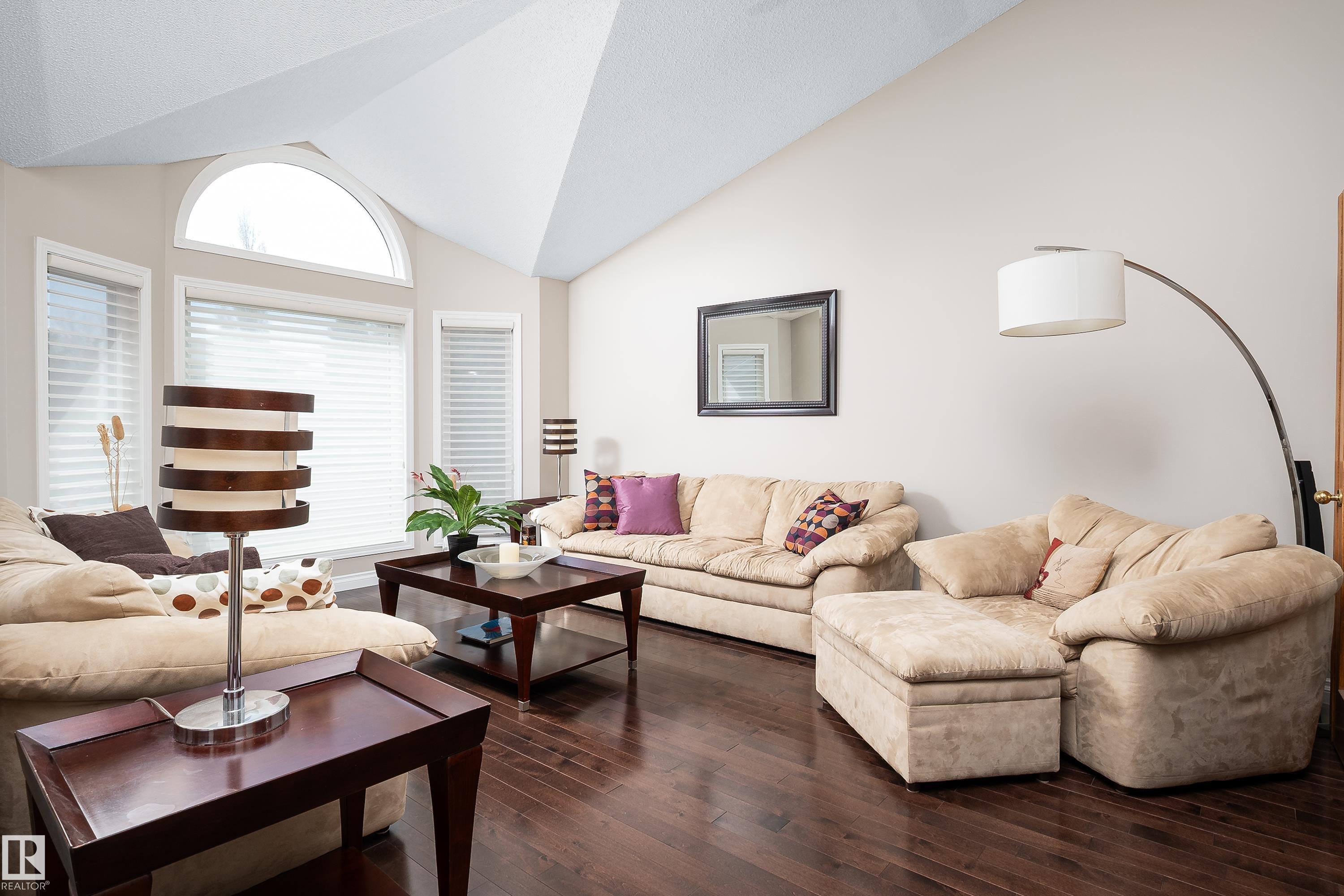 11028 11 AV NW
