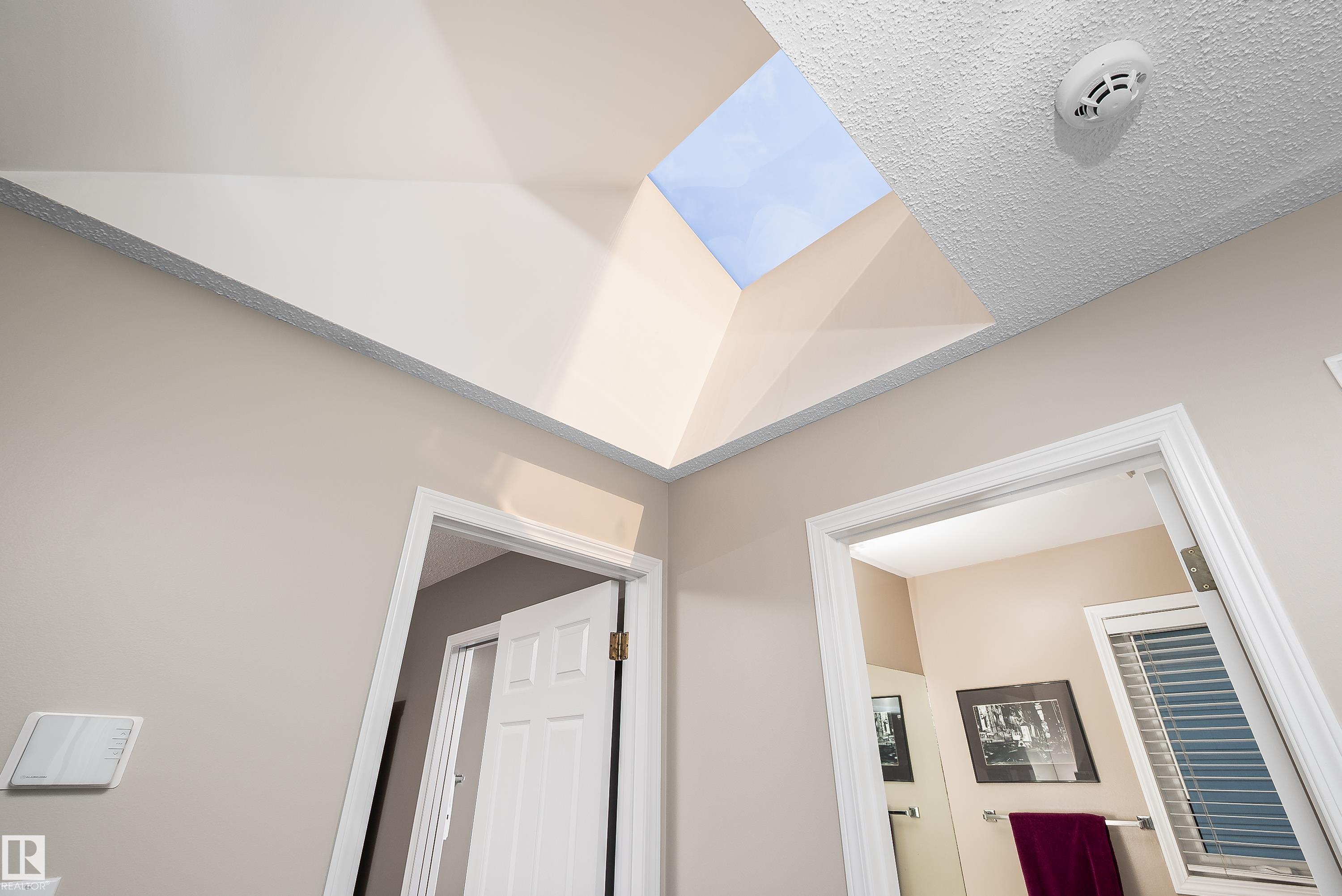 11028 11 AV NW
